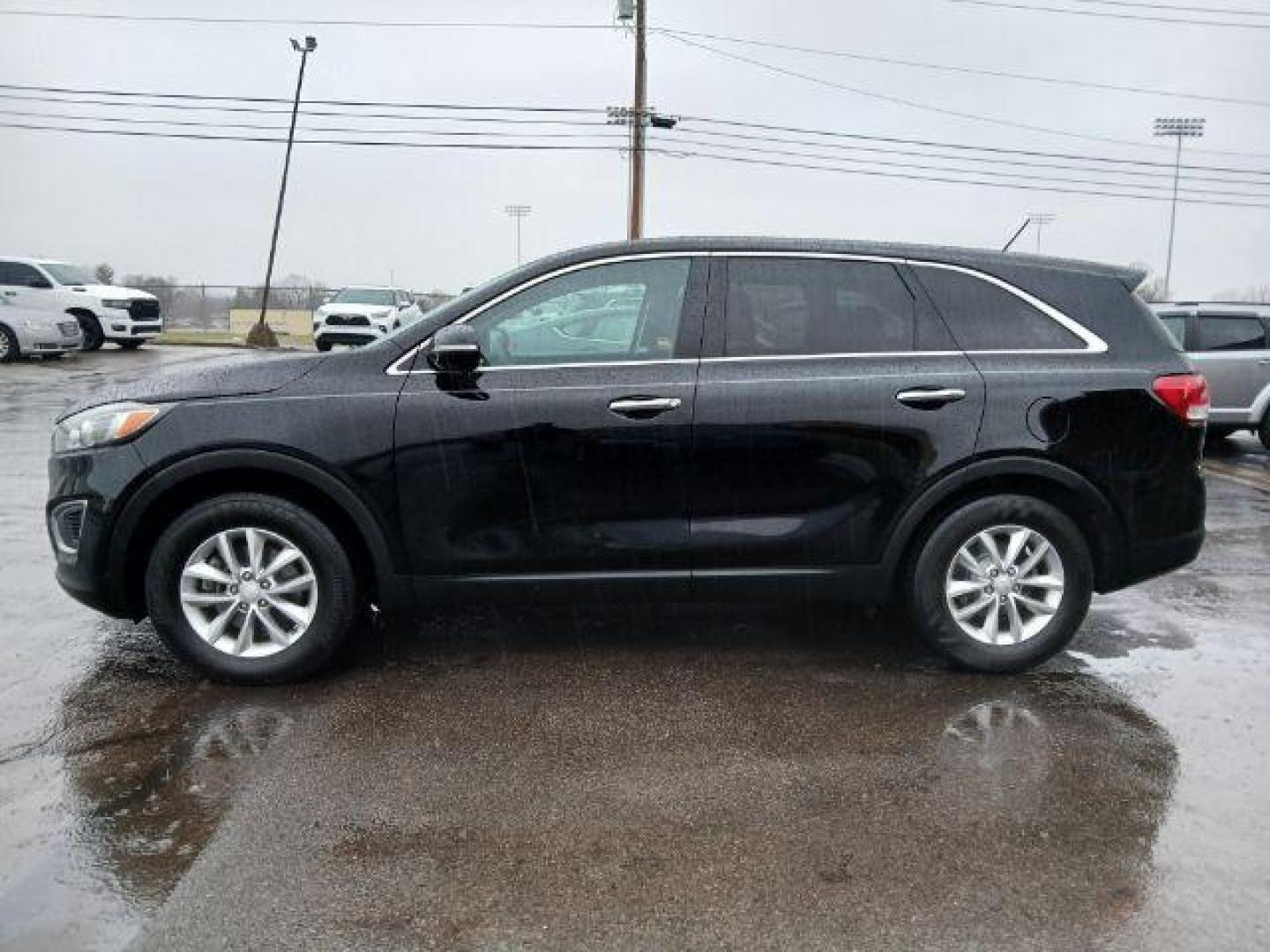 2016 Kia Sorento L 2WD (5XYPG4A30GG) with an 2.4L L4 DOHC 16V engine, 6-Speed Automatic transmission, located at 1865 W 2nd St., Xenia, OH, 45385, (937) 372-7777, 39.681259, -83.961945 - 2016 Kia Sorento L 2WD - Photo#15