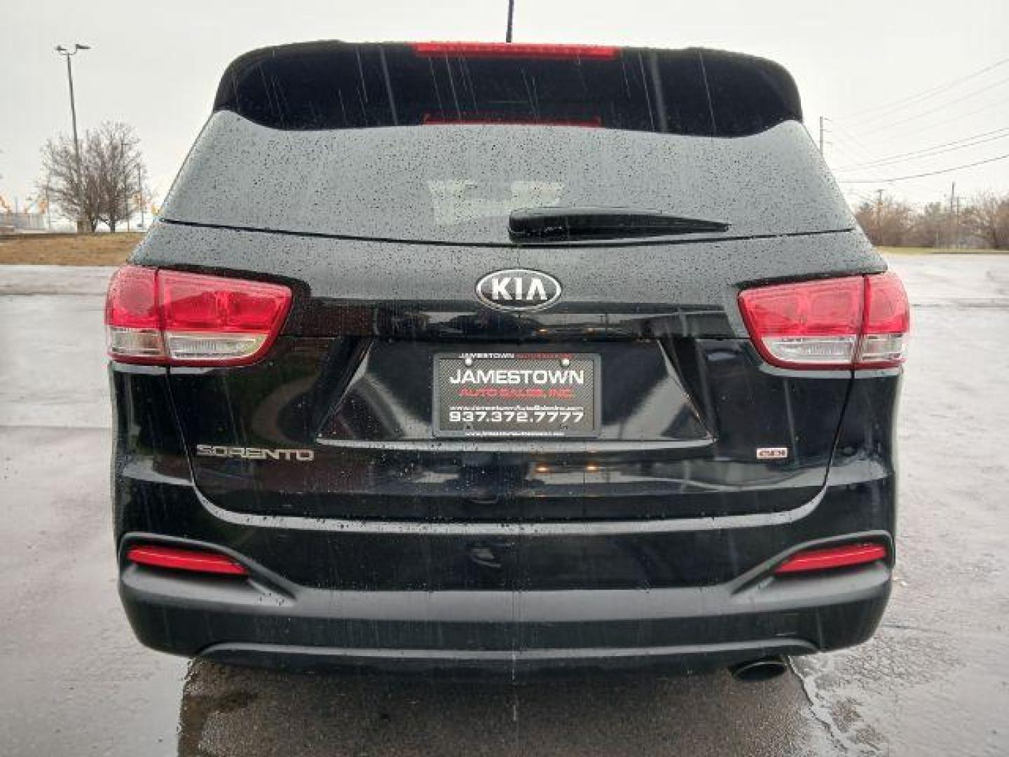 2016 Kia Sorento L 2WD (5XYPG4A30GG) with an 2.4L L4 DOHC 16V engine, 6-Speed Automatic transmission, located at 1865 W 2nd St., Xenia, OH, 45385, (937) 372-7777, 39.681259, -83.961945 - 2016 Kia Sorento L 2WD - Photo#18