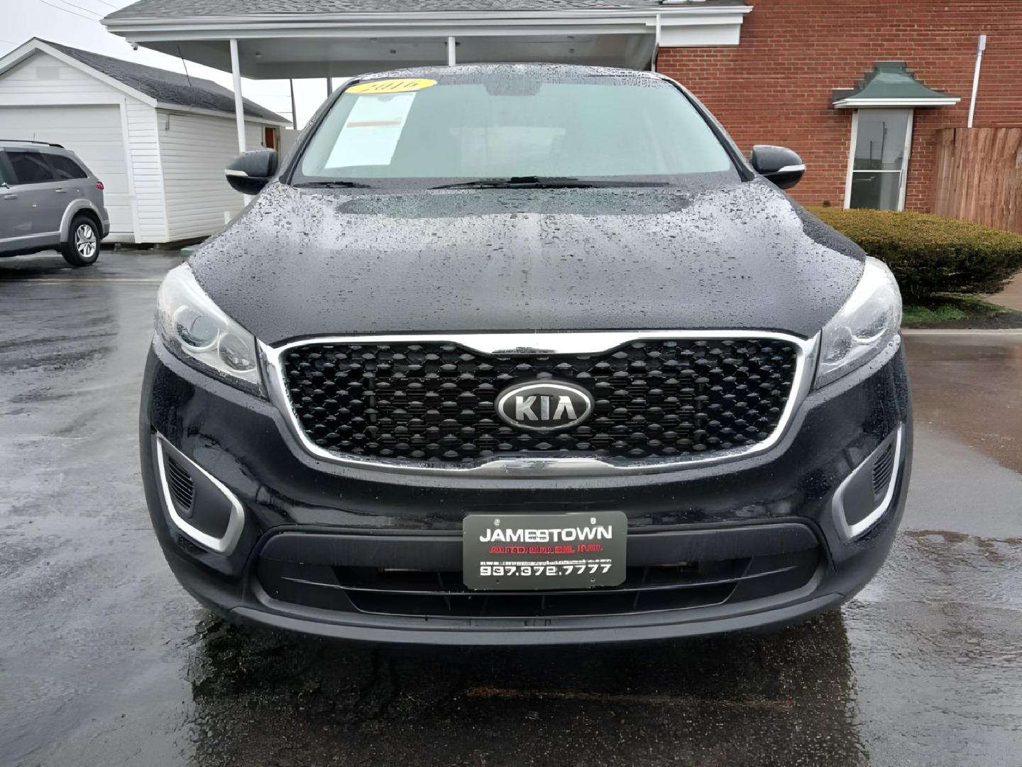 2016 Kia Sorento L 2WD (5XYPG4A30GG) with an 2.4L L4 DOHC 16V engine, 6-Speed Automatic transmission, located at 1865 W 2nd St., Xenia, OH, 45385, (937) 372-7777, 39.681259, -83.961945 - 2016 Kia Sorento L 2WD - Photo#5