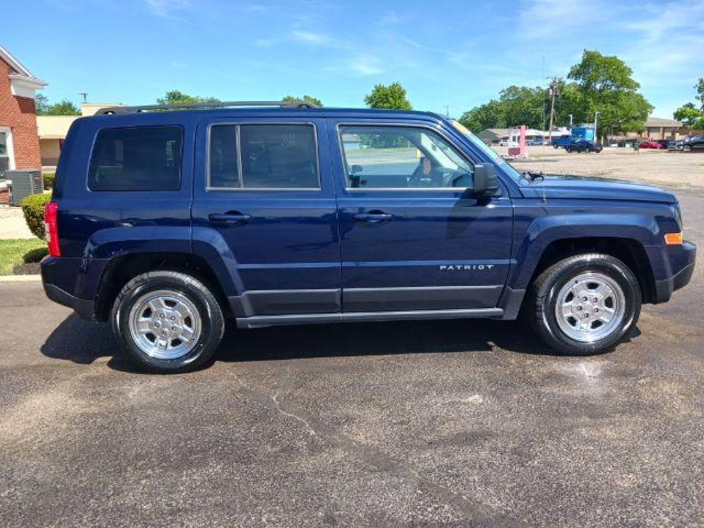 2015 Jeep Patriot Sport 2WD (1C4NJPBAXFD) with an 2.0L L4 DOHC 16V engine, located at 1865 W 2nd St., Xenia, OH, 45385, (937) 372-7777, 39.681259, -83.961945 - 2015 Jeep Patriot Sport 2WD - Photo#3