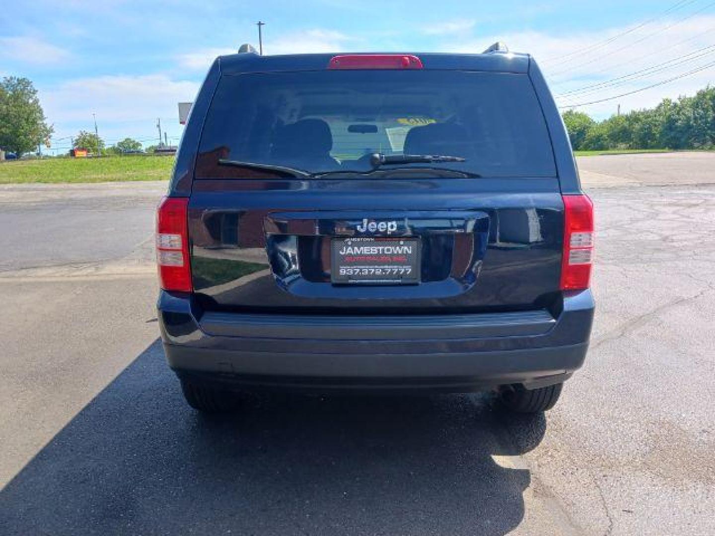 2015 Jeep Patriot Sport 2WD (1C4NJPBAXFD) with an 2.0L L4 DOHC 16V engine, located at 1865 W 2nd St., Xenia, OH, 45385, (937) 372-7777, 39.681259, -83.961945 - 2015 Jeep Patriot Sport 2WD - Photo#5