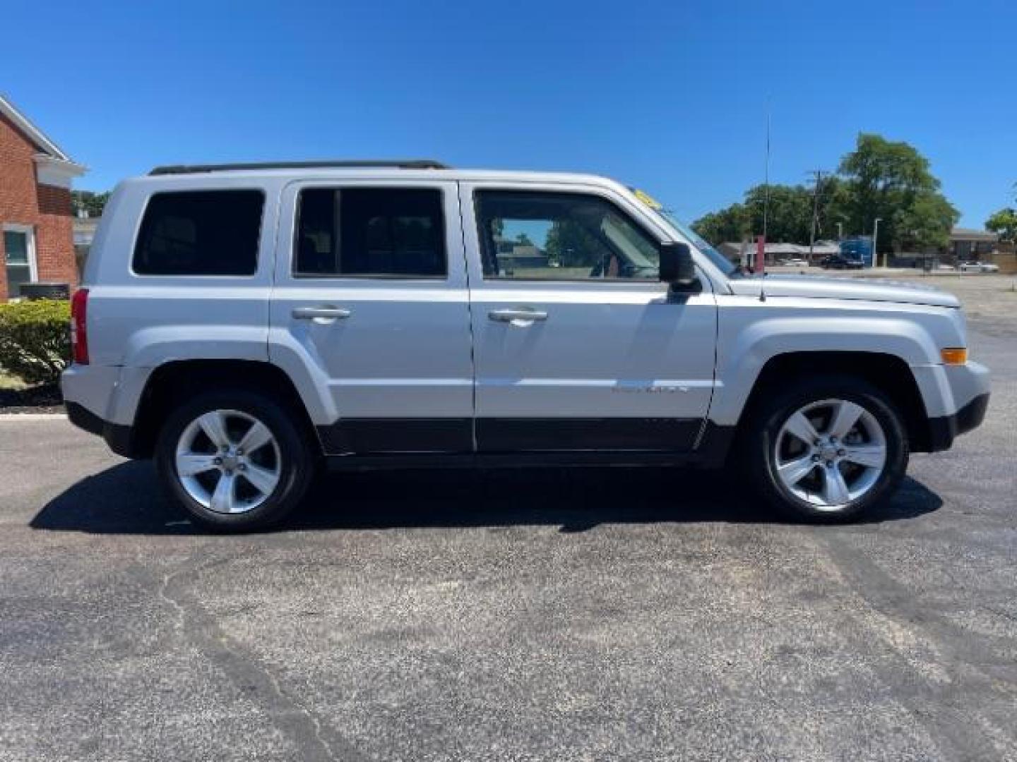 2013 Jeep Patriot Latitude 2WD (1C4NJPFBXDD) with an 2.4L L4 DOHC 16V engine, located at 1865 W 2nd St., Xenia, OH, 45385, (937) 372-7777, 39.681259, -83.961945 - 2013 Jeep Patriot Latitude 2WD - Photo#3