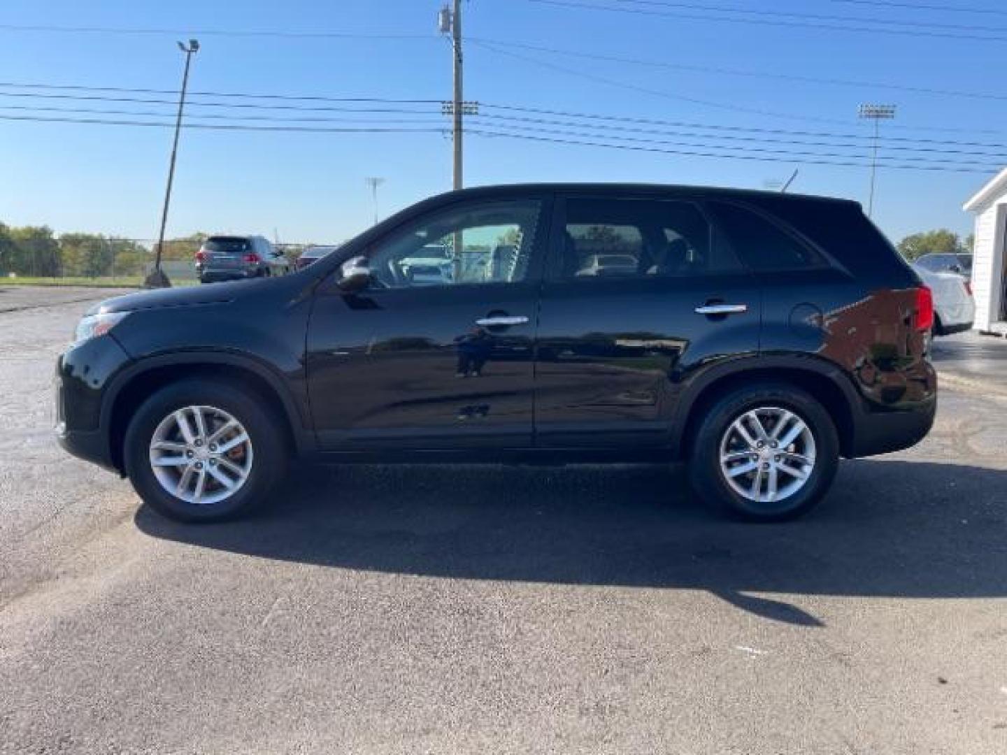 2014 Kia Sorento LX 2WD (5XYKT3A65EG) with an 2.4L L4 DOHC 16V engine, 6-Speed Automatic transmission, located at 1865 W 2nd St., Xenia, OH, 45385, (937) 372-7777, 39.681259, -83.961945 - 2014 Kia Sorento LX 2WD - Photo#2