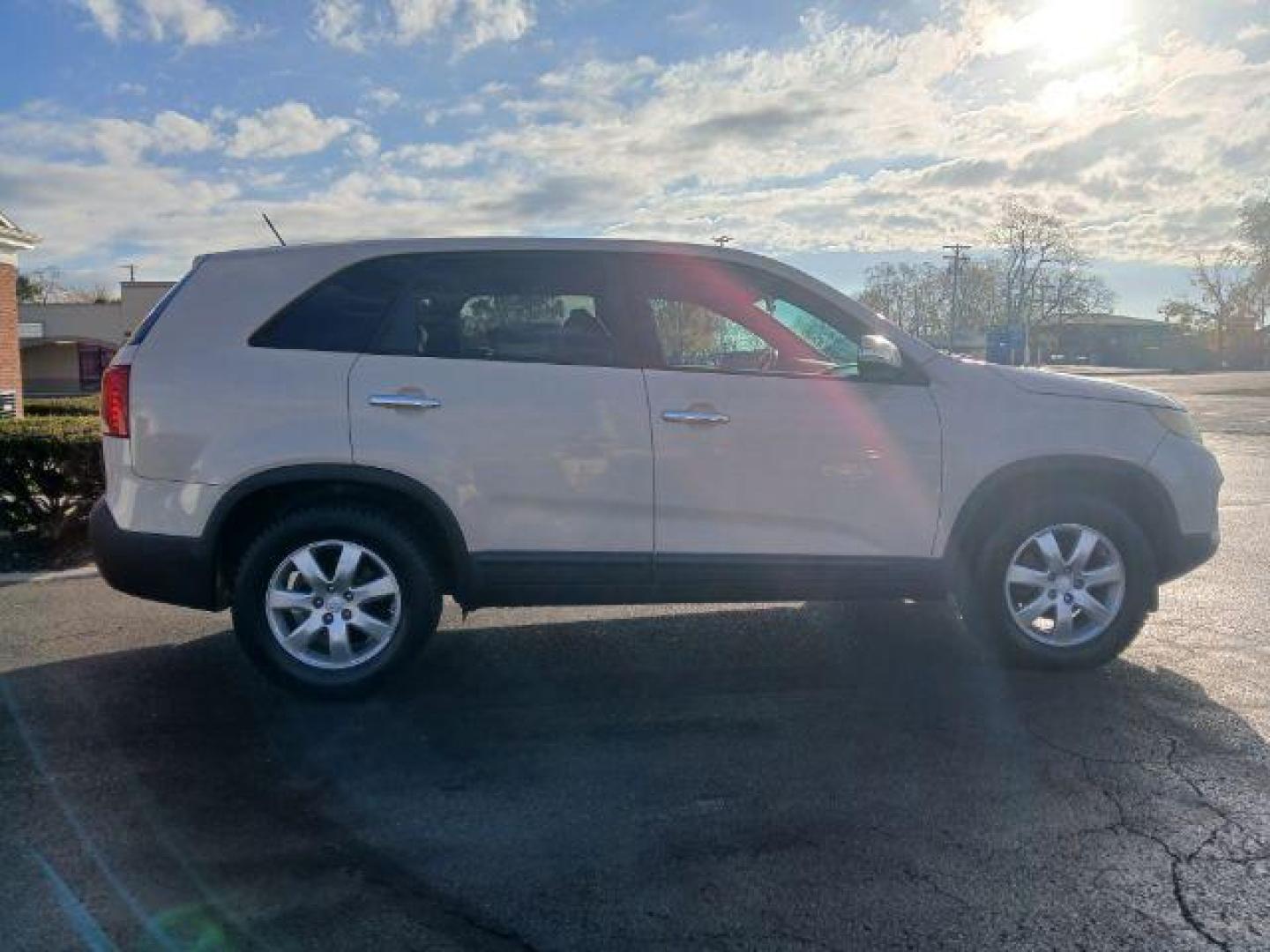 2011 Kia Sorento LX 2WD (5XYKT3A14BG) with an 2.4L L4 DOHC 16V engine, 6-Speed Automatic transmission, located at 1865 W 2nd St., Xenia, OH, 45385, (937) 372-7777, 39.681259, -83.961945 - 2011 Kia Sorento LX 2WD - Photo#3