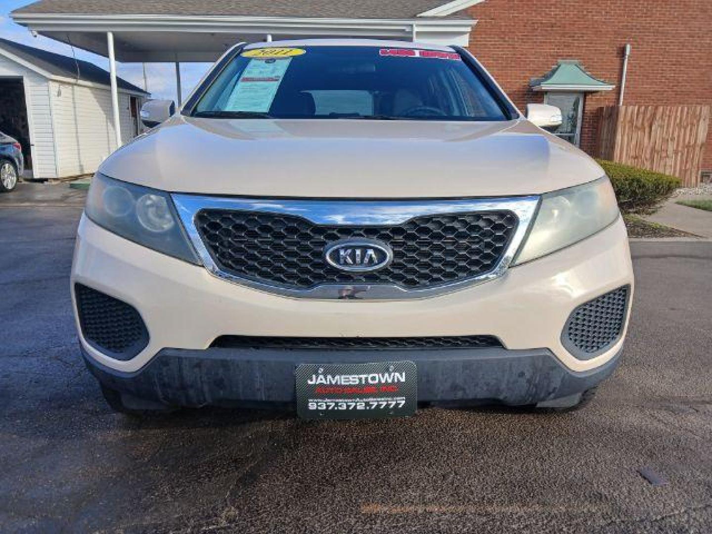 2011 Kia Sorento LX 2WD (5XYKT3A14BG) with an 2.4L L4 DOHC 16V engine, 6-Speed Automatic transmission, located at 1865 W 2nd St., Xenia, OH, 45385, (937) 372-7777, 39.681259, -83.961945 - 2011 Kia Sorento LX 2WD - Photo#4