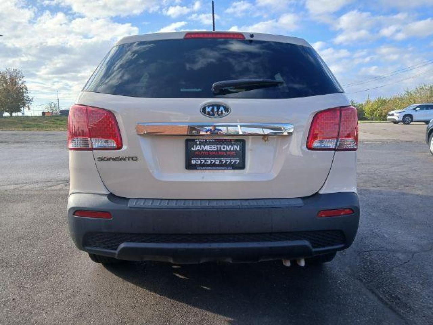 2011 Kia Sorento LX 2WD (5XYKT3A14BG) with an 2.4L L4 DOHC 16V engine, 6-Speed Automatic transmission, located at 1865 W 2nd St., Xenia, OH, 45385, (937) 372-7777, 39.681259, -83.961945 - 2011 Kia Sorento LX 2WD - Photo#5