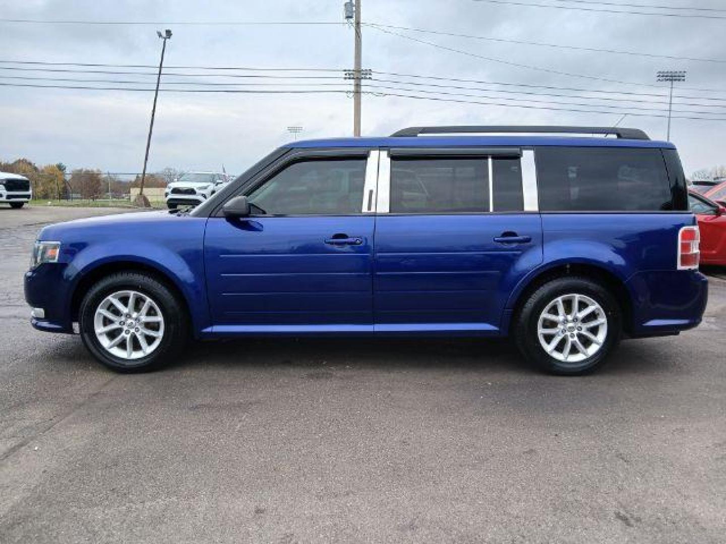 2013 Ford Flex SE FWD (2FMGK5B8XDB) with an 3.5L V6 DOHC 24V engine, 6-Speed Automatic Overdrive transmission, located at 1865 W 2nd St., Xenia, OH, 45385, (937) 372-7777, 39.681259, -83.961945 - 2013 Ford Flex SE FWD - Photo#2