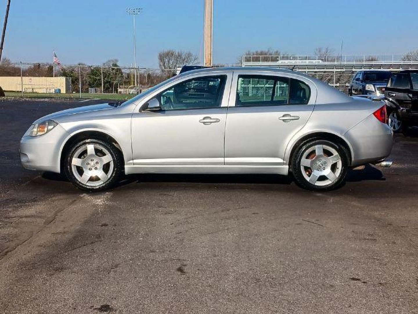 2010 Silver Ice Metallic Chevrolet Cobalt LT2 Sedan (1G1AF5F5XA7) with an 2.2L L4 DOHC 16V engine, 4-Speed Automatic transmission, located at 1865 W 2nd St., Xenia, OH, 45385, (937) 372-7777, 39.681259, -83.961945 - Photo#3