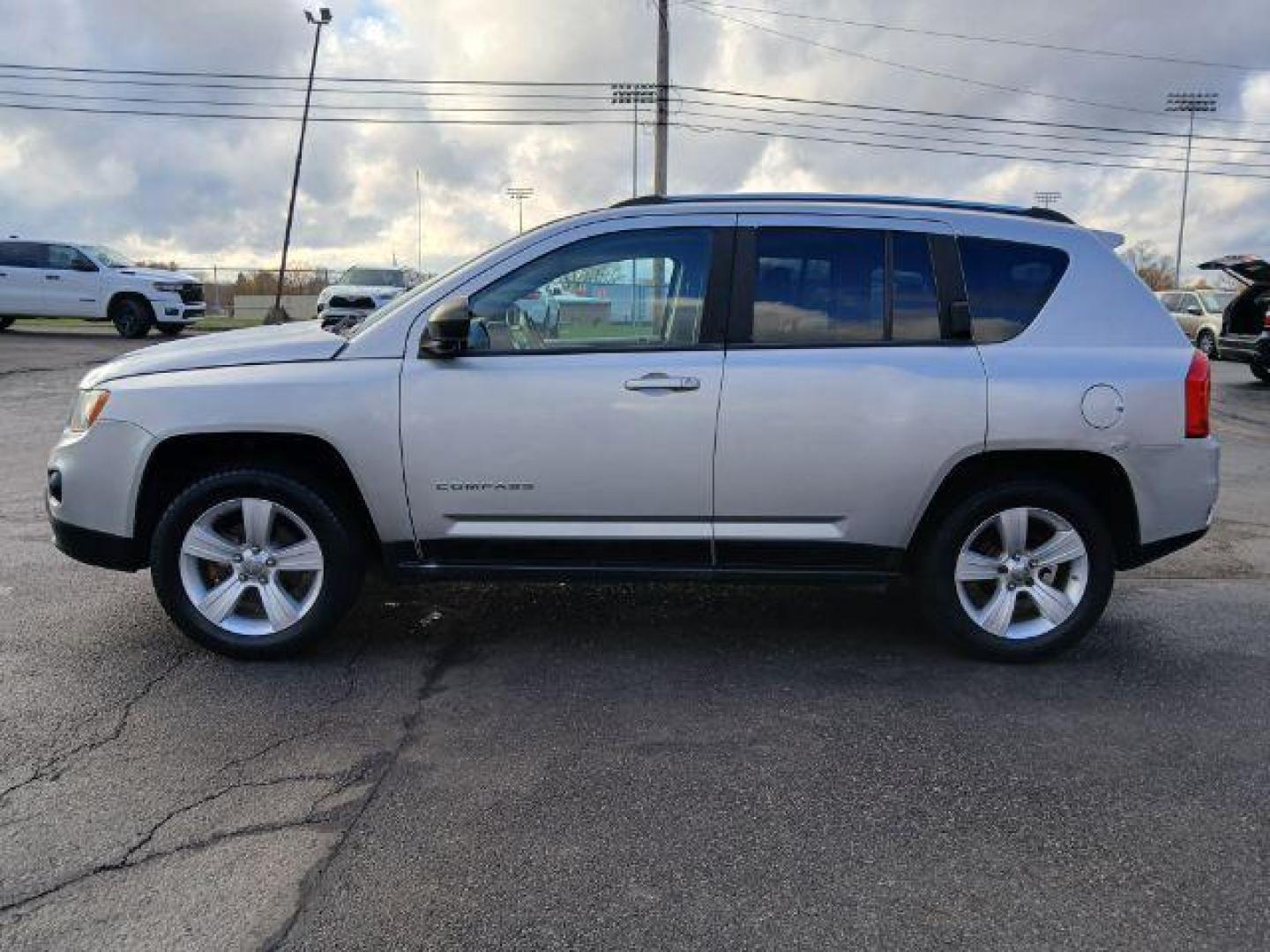 2012 Jeep Compass Sport 4WD (1C4NJDBB6CD) with an 2.4L L4 DOHC 16V engine, located at 1865 W 2nd St., Xenia, OH, 45385, (937) 372-7777, 39.681259, -83.961945 - 2012 Jeep Compass Sport 4WD - Photo#2