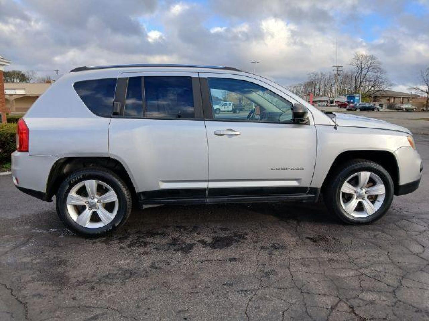 2012 Jeep Compass Sport 4WD (1C4NJDBB6CD) with an 2.4L L4 DOHC 16V engine, located at 1865 W 2nd St., Xenia, OH, 45385, (937) 372-7777, 39.681259, -83.961945 - 2012 Jeep Compass Sport 4WD - Photo#3