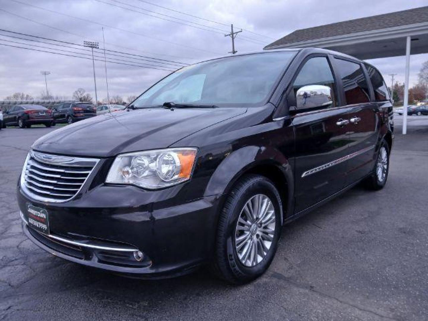 2015 Chrysler Town and Country Touring-L (2C4RC1CG5FR) with an 3.6L V6 DOHC 24V engine, 6-Speed Automatic transmission, located at 1865 W 2nd St., Xenia, OH, 45385, (937) 372-7777, 39.681259, -83.961945 - 2015 Chrysler Town and Country Touring-L - Photo#1