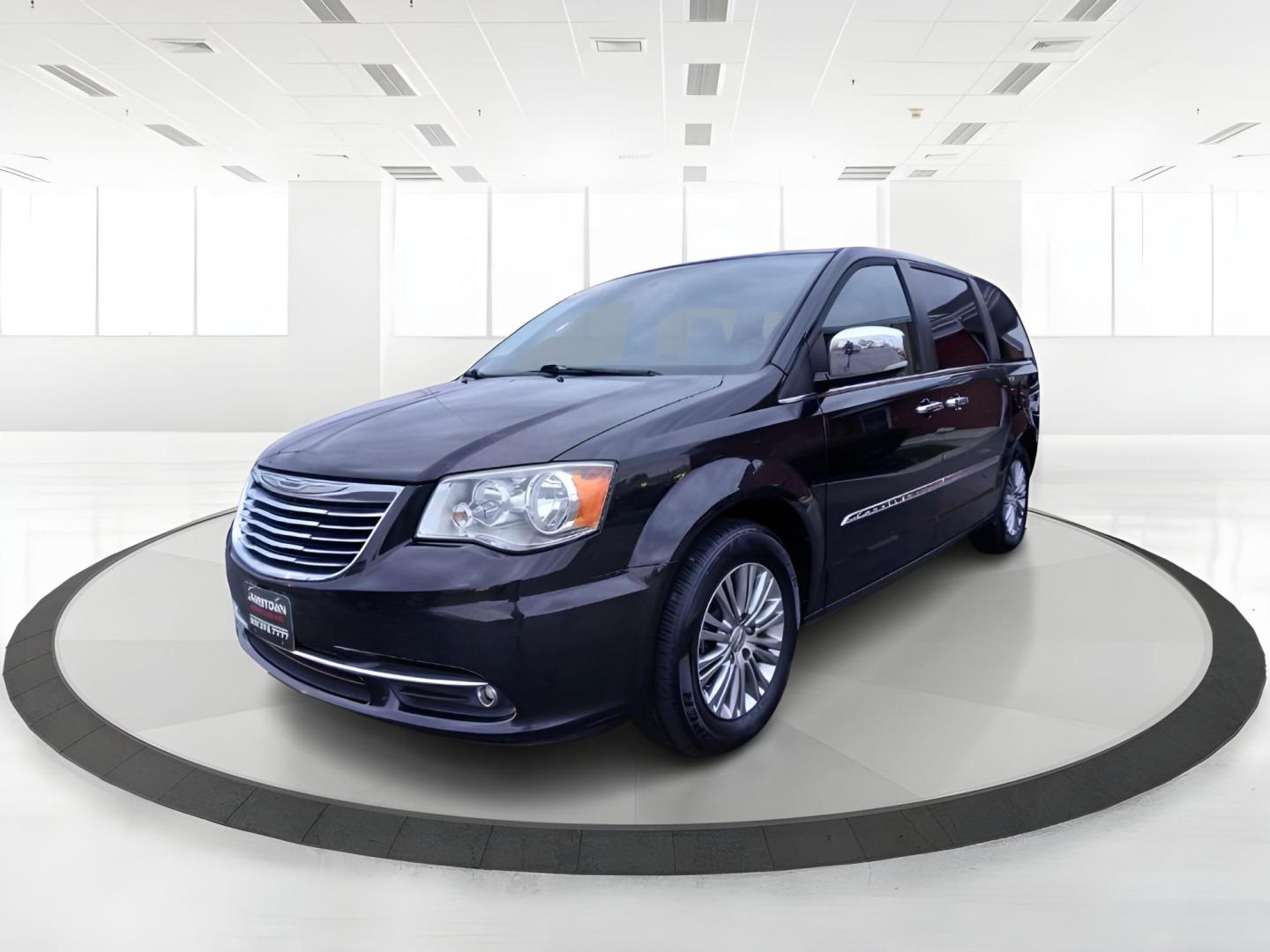 2015 Chrysler Town and Country Touring-L (2C4RC1CG5FR) with an 3.6L V6 DOHC 24V engine, 6-Speed Automatic transmission, located at 1865 W 2nd St., Xenia, OH, 45385, (937) 372-7777, 39.681259, -83.961945 - 2015 Chrysler Town and Country Touring-L - Photo#18