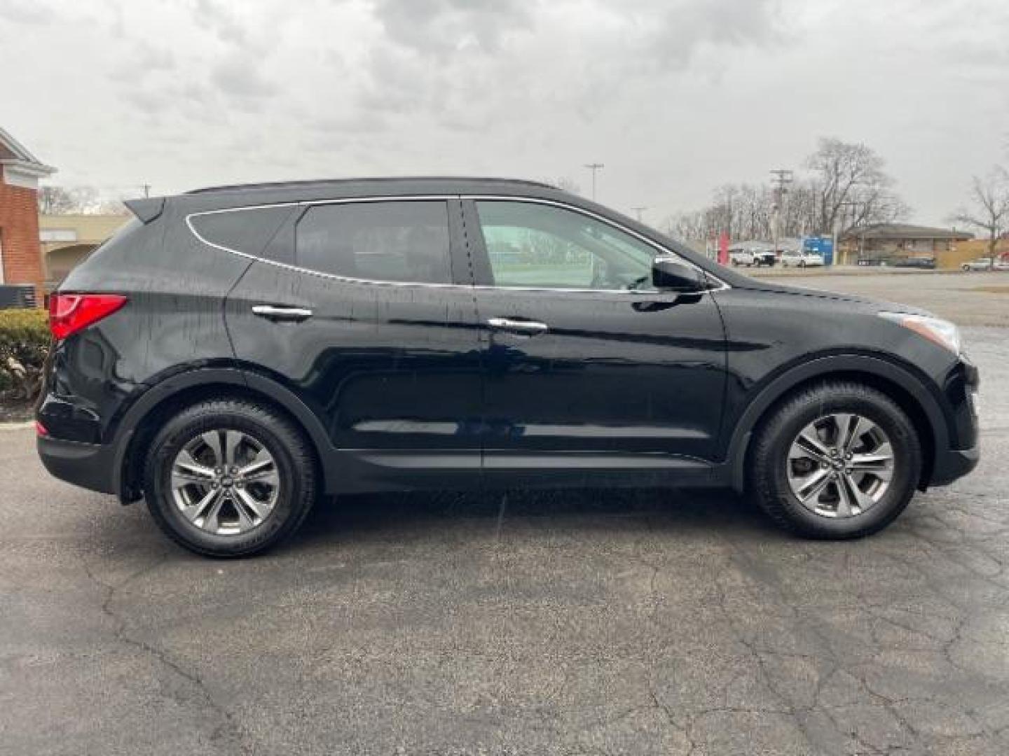 2015 Hyundai Santa Fe Sport 2.4 FWD (5XYZU3LBXFG) with an 2.4L L4 DOHC 16V engine, 6-Speed Automatic transmission, located at 1865 W 2nd St., Xenia, OH, 45385, (937) 372-7777, 39.681259, -83.961945 - 2015 Hyundai Santa Fe Sport 2.4 FWD - Photo#16