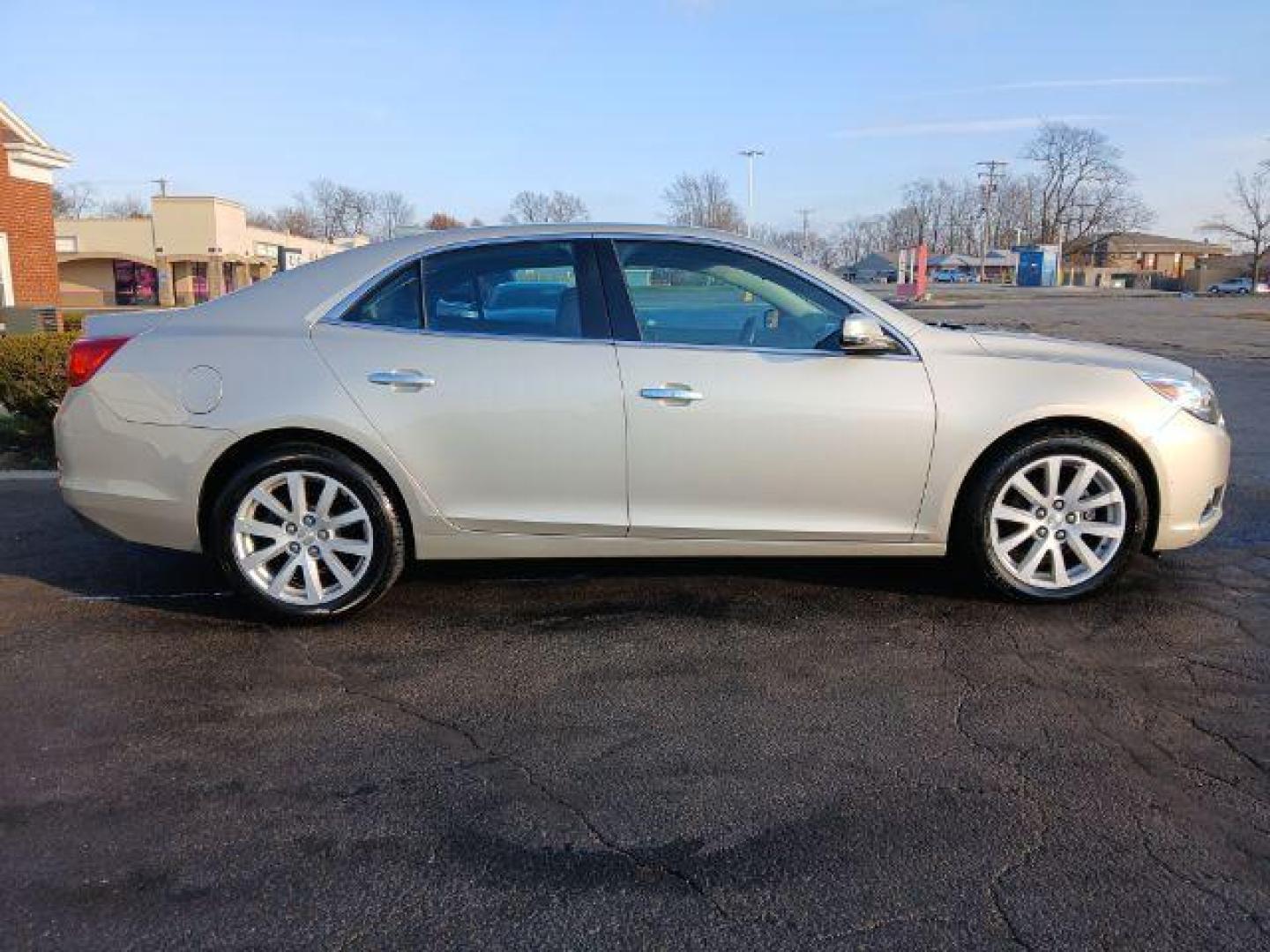 2016 Chevrolet Malibu Limited LTZ (1G11E5SA0GF) with an 2.5L L4 DOHC 16V engine, 6-Speed Automatic transmission, located at 1865 W 2nd St., Xenia, OH, 45385, (937) 372-7777, 39.681259, -83.961945 - 2016 Chevrolet Malibu Limited LTZ - Photo#3