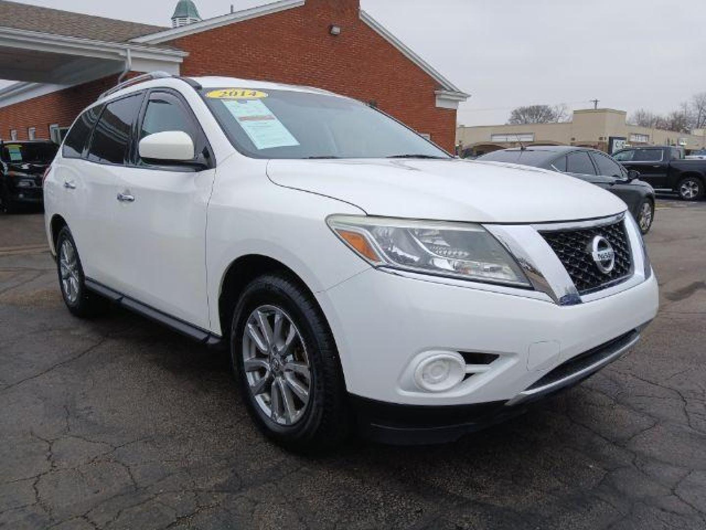 2014 Nissan Pathfinder SV 4WD (5N1AR2MM4EC) with an 3.5L V6 DOHC 24V engine, Continuously Variable Transmission transmission, located at 1865 W 2nd St., Xenia, OH, 45385, (937) 372-7777, 39.681259, -83.961945 - Third Row - Photo#13