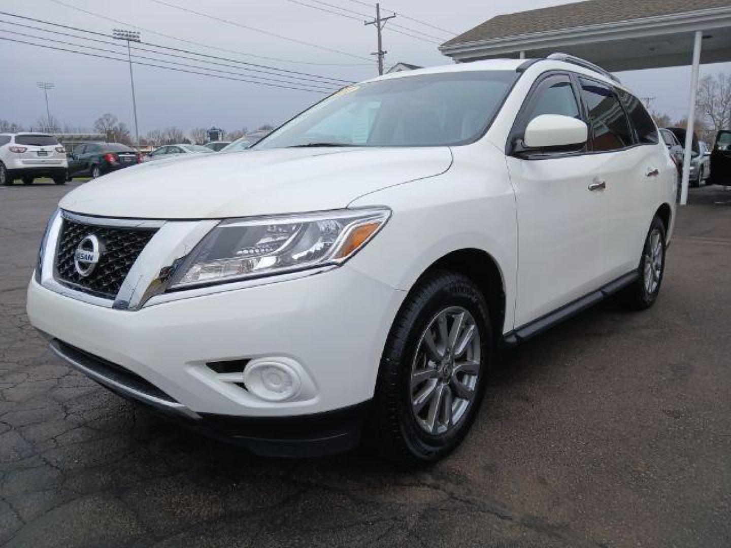 2014 Nissan Pathfinder SV 4WD (5N1AR2MM4EC) with an 3.5L V6 DOHC 24V engine, Continuously Variable Transmission transmission, located at 1865 W 2nd St., Xenia, OH, 45385, (937) 372-7777, 39.681259, -83.961945 - Third Row - Photo#14