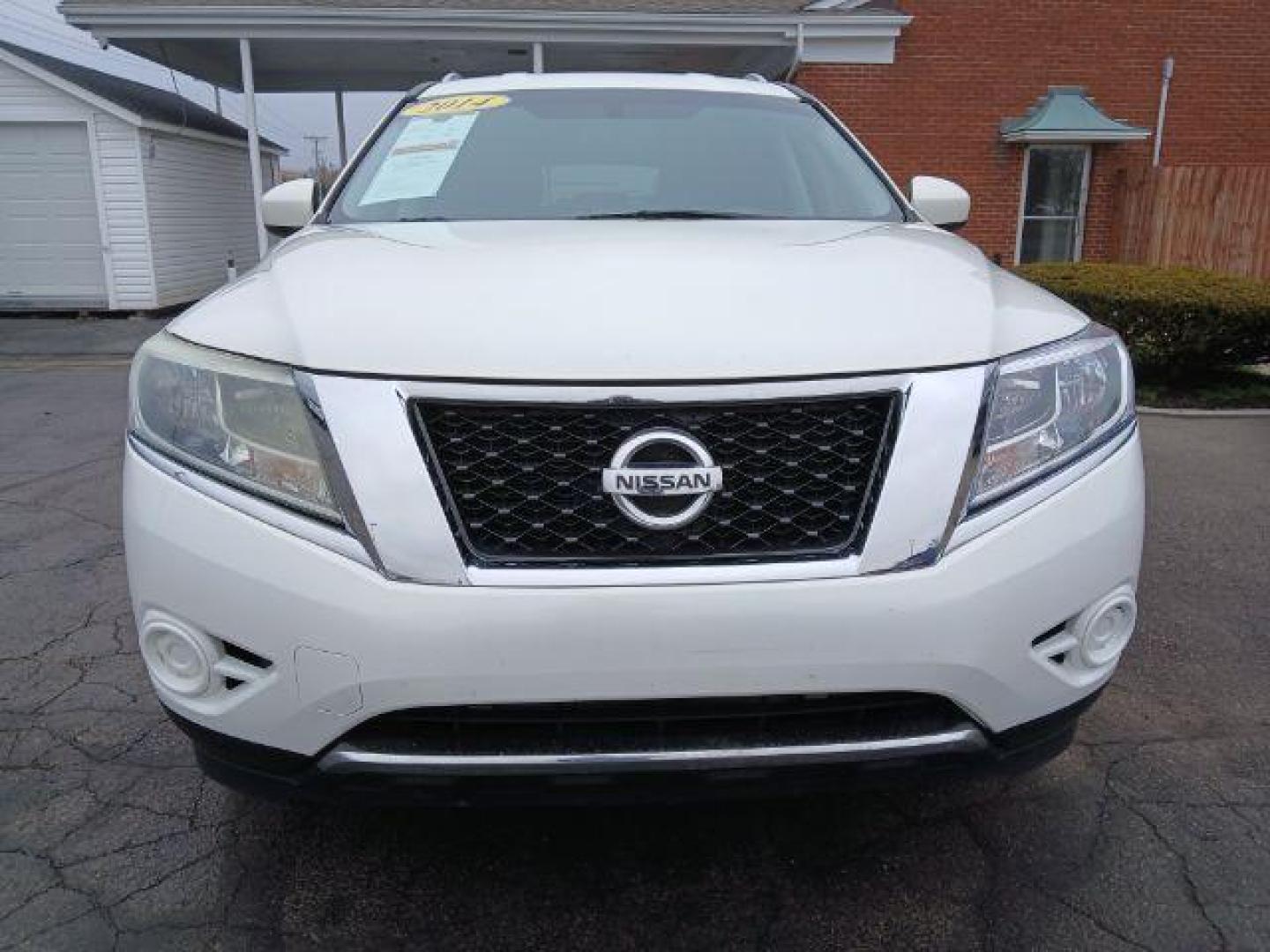 2014 Nissan Pathfinder SV 4WD (5N1AR2MM4EC) with an 3.5L V6 DOHC 24V engine, Continuously Variable Transmission transmission, located at 1865 W 2nd St., Xenia, OH, 45385, (937) 372-7777, 39.681259, -83.961945 - Third Row - Photo#17