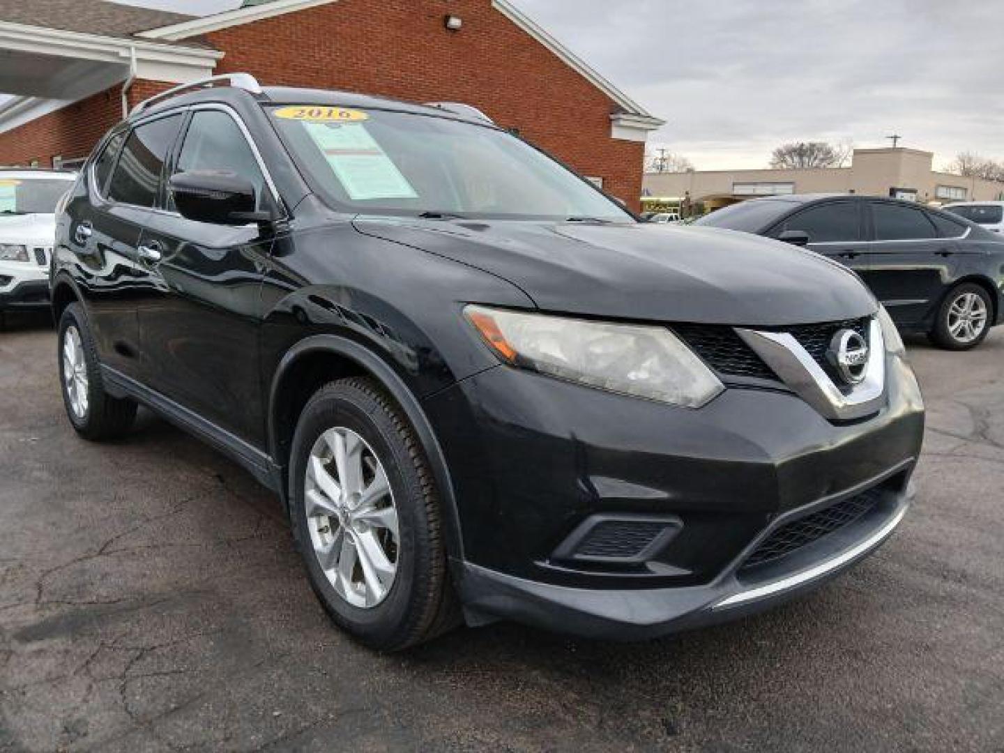 2016 Nissan Rogue SV 2WD (KNMAT2MT6GP) with an 2.5L L4 DOHC 16V engine, Continuously Variable Transmission transmission, located at 1865 W 2nd St., Xenia, OH, 45385, (937) 372-7777, 39.681259, -83.961945 - 2016 Nissan Rogue SV 2WD - Photo#12