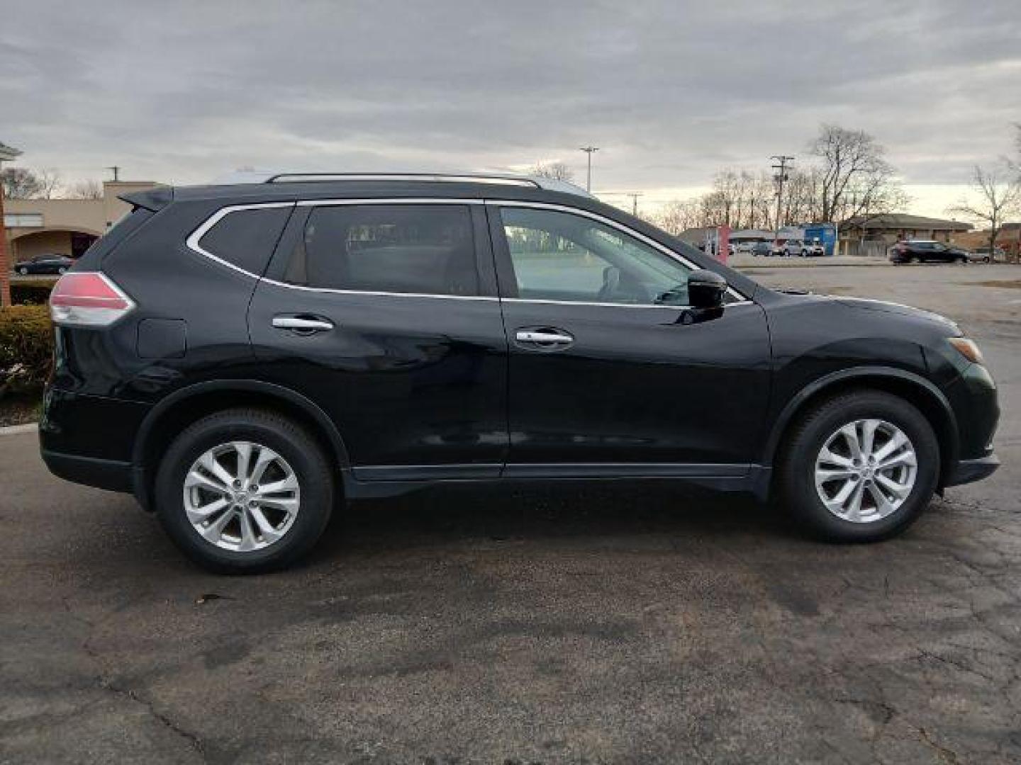 2016 Nissan Rogue SV 2WD (KNMAT2MT6GP) with an 2.5L L4 DOHC 16V engine, Continuously Variable Transmission transmission, located at 1865 W 2nd St., Xenia, OH, 45385, (937) 372-7777, 39.681259, -83.961945 - 2016 Nissan Rogue SV 2WD - Photo#15