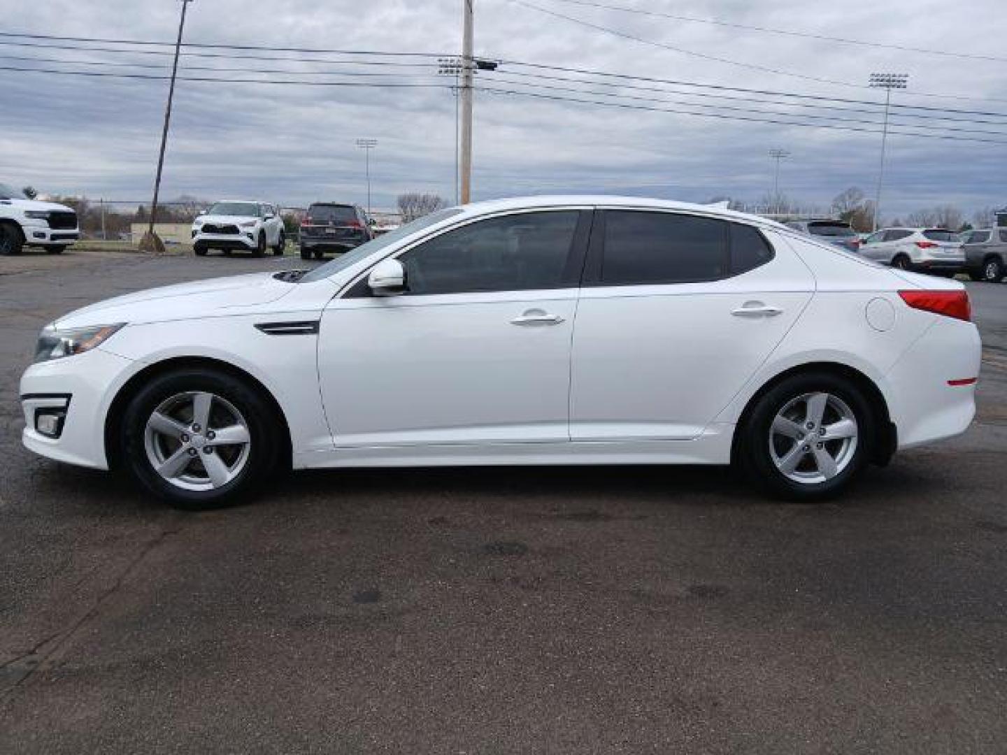 2015 Kia Optima LX (5XXGM4A78FG) with an 2.4L L4 DOHC 16V engine, 6-Speed Automatic transmission, located at 1865 W 2nd St., Xenia, OH, 45385, (937) 372-7777, 39.681259, -83.961945 - 2015 Kia Optima LX - Photo#15