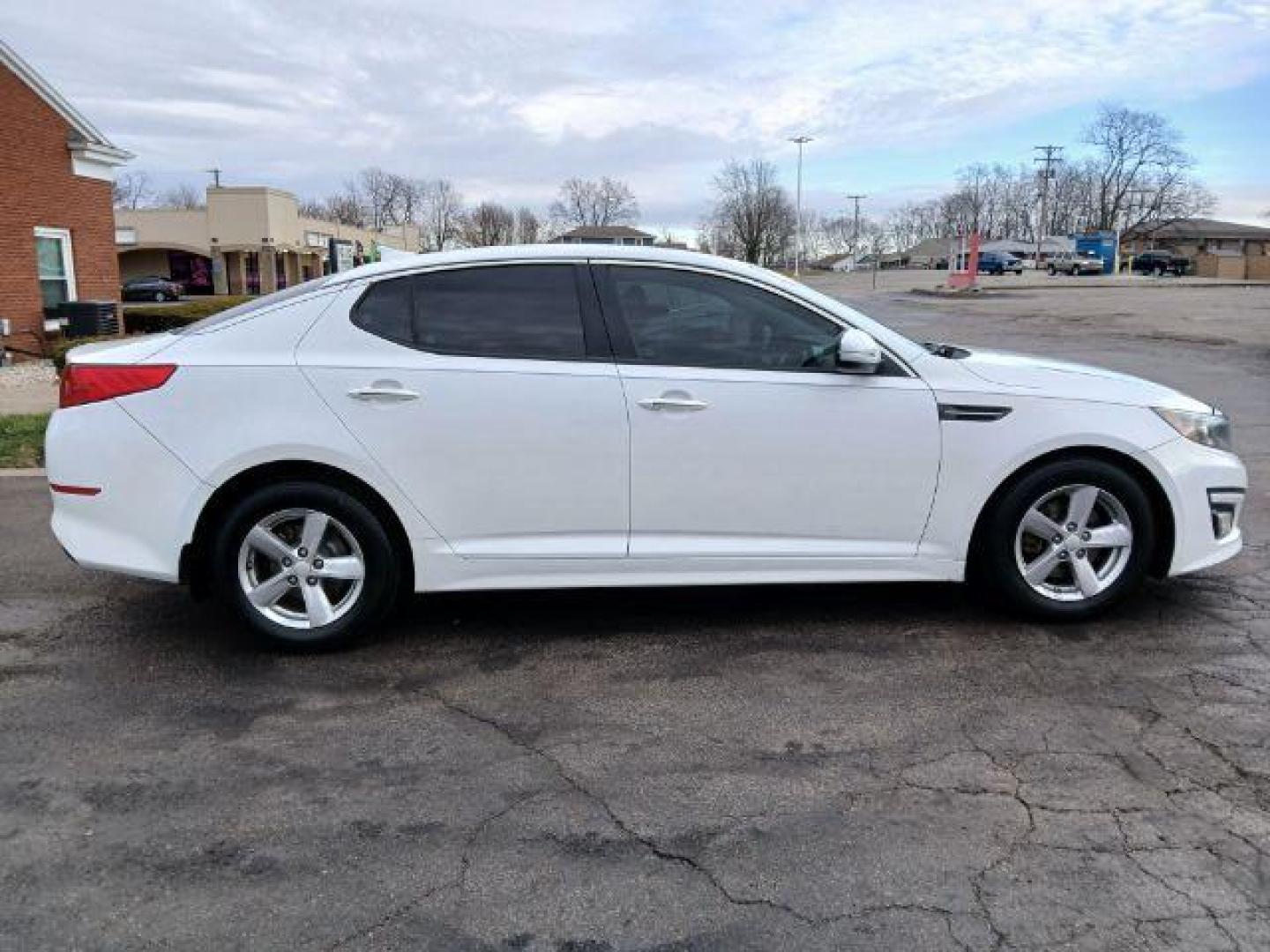 2015 Kia Optima LX (5XXGM4A78FG) with an 2.4L L4 DOHC 16V engine, 6-Speed Automatic transmission, located at 1865 W 2nd St., Xenia, OH, 45385, (937) 372-7777, 39.681259, -83.961945 - 2015 Kia Optima LX - Photo#16