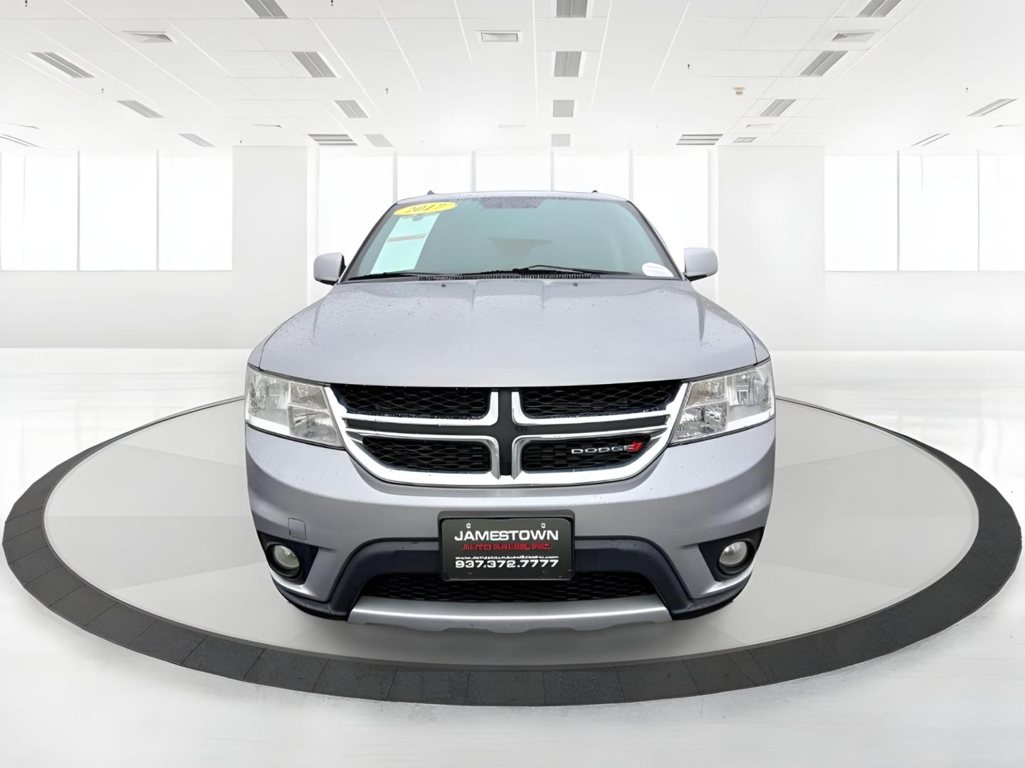 2017 Dodge Journey SXT AWD (3C4PDDBG1HT) with an 3.6L V6 DOHC 24V engine, 6-Speed Automatic transmission, located at 1865 W 2nd St., Xenia, OH, 45385, (937) 372-7777, 39.681259, -83.961945 - 2017 Dodge Journey SXT AWD - Photo#4