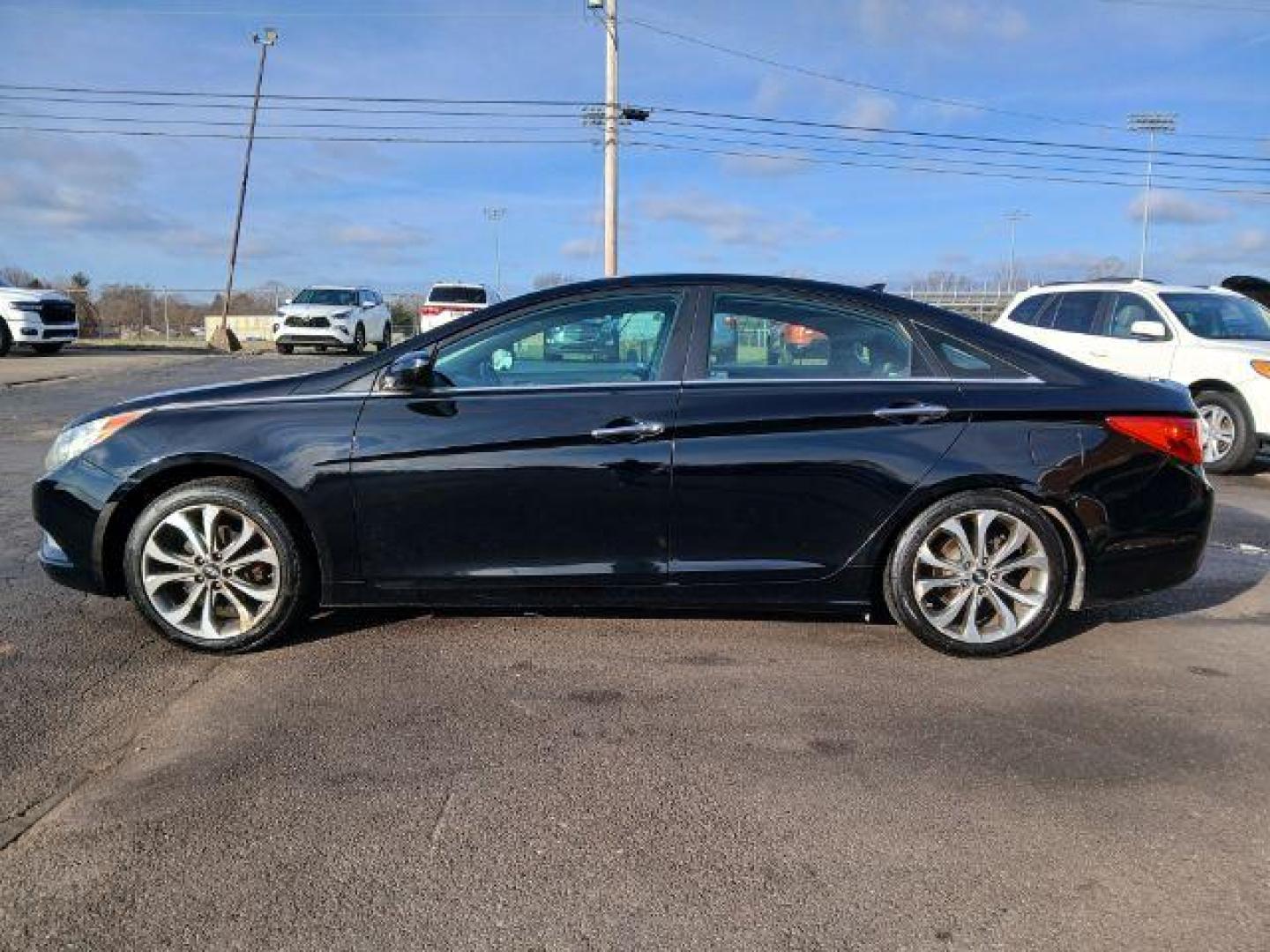 2013 Hyundai Sonata SE Auto (5NPEC4ABXDH) with an 2.0L L4 DOHC 16V engine, 6-Speed Automatic transmission, located at 1865 W 2nd St., Xenia, OH, 45385, (937) 372-7777, 39.681259, -83.961945 - 2013 Hyundai Sonata SE Auto - Photo#15