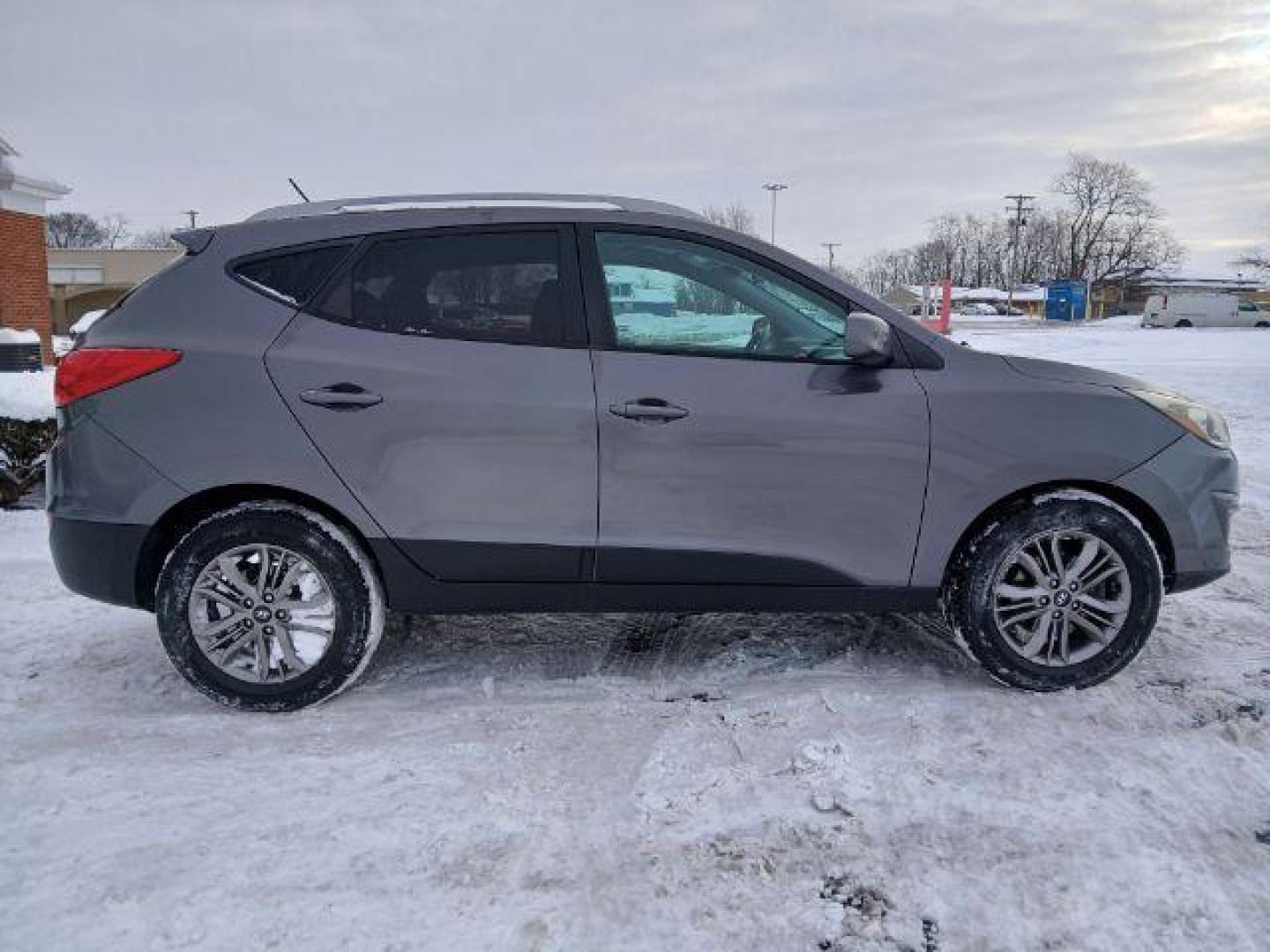 2015 Hyundai Tucson SE FWD (KM8JU3AGXFU) with an 2.4L L4 DOHC 16V engine, 6-Speed Automatic transmission, located at 1865 W 2nd St., Xenia, OH, 45385, (937) 372-7777, 39.681259, -83.961945 - 2015 Hyundai Tucson SE FWD - Photo#16