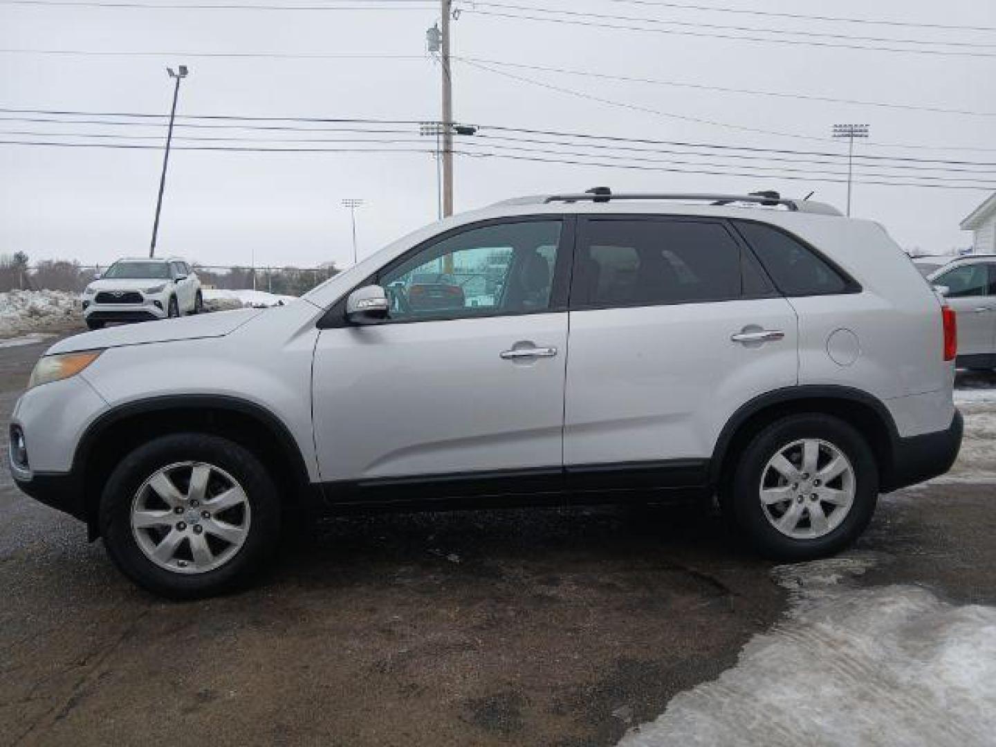 2012 Kia Sorento LX 2WD (5XYKT4A65CG) with an 2.4L L4 DOHC 16V engine, 6-Speed Automatic transmission, located at 1865 W 2nd St., Xenia, OH, 45385, (937) 372-7777, 39.681259, -83.961945 - 2012 Kia Sorento LX 2WD - Photo#2