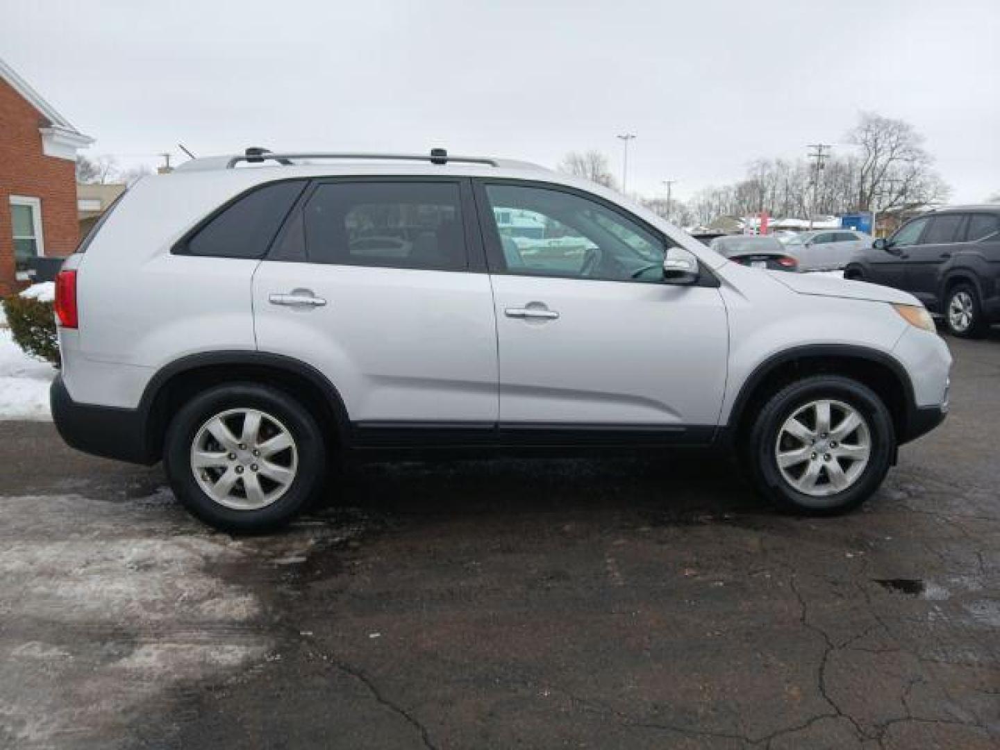 2012 Kia Sorento LX 2WD (5XYKT4A65CG) with an 2.4L L4 DOHC 16V engine, 6-Speed Automatic transmission, located at 1865 W 2nd St., Xenia, OH, 45385, (937) 372-7777, 39.681259, -83.961945 - 2012 Kia Sorento LX 2WD - Photo#3