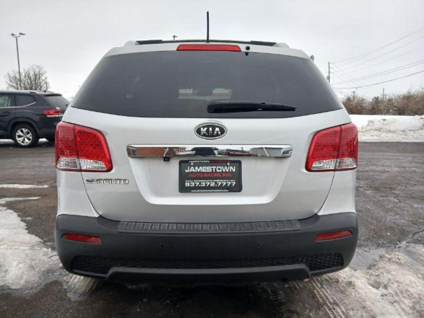 2012 Kia Sorento LX 2WD (5XYKT4A65CG) with an 2.4L L4 DOHC 16V engine, 6-Speed Automatic transmission, located at 1865 W 2nd St., Xenia, OH, 45385, (937) 372-7777, 39.681259, -83.961945 - 2012 Kia Sorento LX 2WD - Photo#5