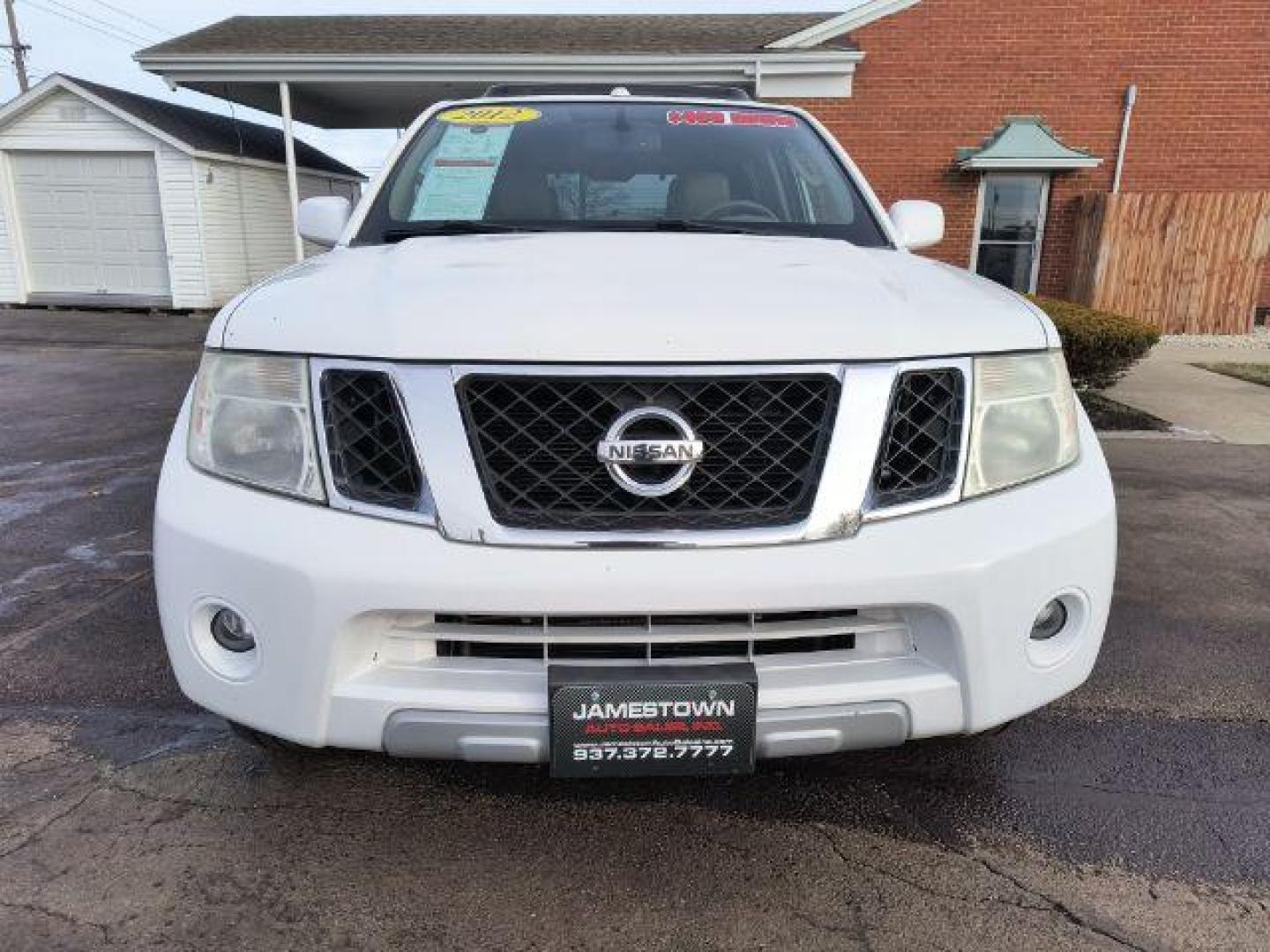 2012 Nissan Pathfinder LE 4WD (5N1AR1NB2CC) with an 4.0L V6 DOHC 24V engine, 5-Speed Automatic transmission, located at 1865 W 2nd St., Xenia, OH, 45385, (937) 372-7777, 39.681259, -83.961945 - 2012 Nissan Pathfinder LE 4WD - Photo#4