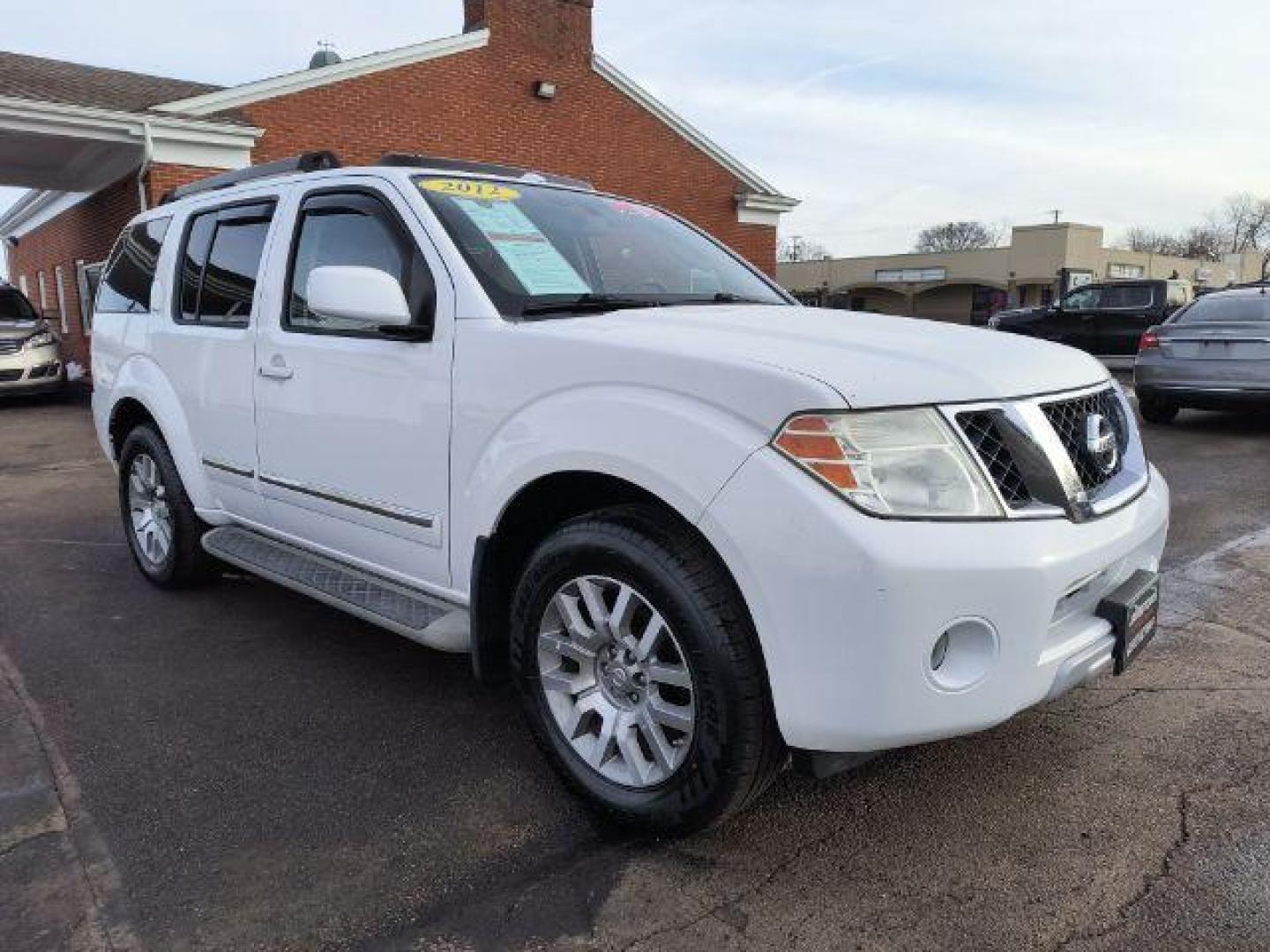 2012 Nissan Pathfinder LE 4WD (5N1AR1NB2CC) with an 4.0L V6 DOHC 24V engine, 5-Speed Automatic transmission, located at 1865 W 2nd St., Xenia, OH, 45385, (937) 372-7777, 39.681259, -83.961945 - 2012 Nissan Pathfinder LE 4WD - Photo#0