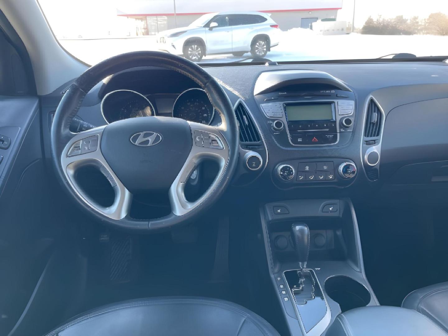 2012 Hyundai Tucson GLS AWD (KM8JUCAC7CU) with an 2.4L L4 DOHC 16V engine, 6-Speed Automatic transmission, located at 1865 W 2nd St., Xenia, OH, 45385, (937) 372-7777, 39.681259, -83.961945 - 2012 Hyundai Tucson GLS AWD - Photo#19