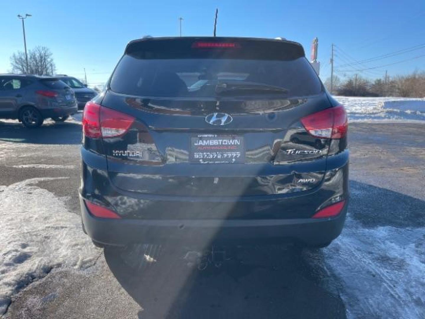 2012 Hyundai Tucson GLS AWD (KM8JUCAC7CU) with an 2.4L L4 DOHC 16V engine, 6-Speed Automatic transmission, located at 1865 W 2nd St., Xenia, OH, 45385, (937) 372-7777, 39.681259, -83.961945 - 2012 Hyundai Tucson GLS AWD - Photo#3