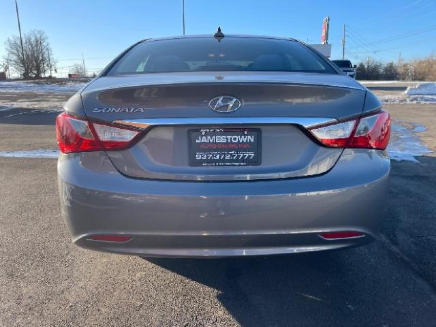 2012 Hyundai Sonata GLS Auto (5NPEB4AC7CH) with an 2.4L L4 DOHC 16V engine, 6-Speed Automatic transmission, located at 1865 W 2nd St., Xenia, OH, 45385, (937) 372-7777, 39.681259, -83.961945 - 2012 Hyundai Sonata GLS Auto - Photo#5