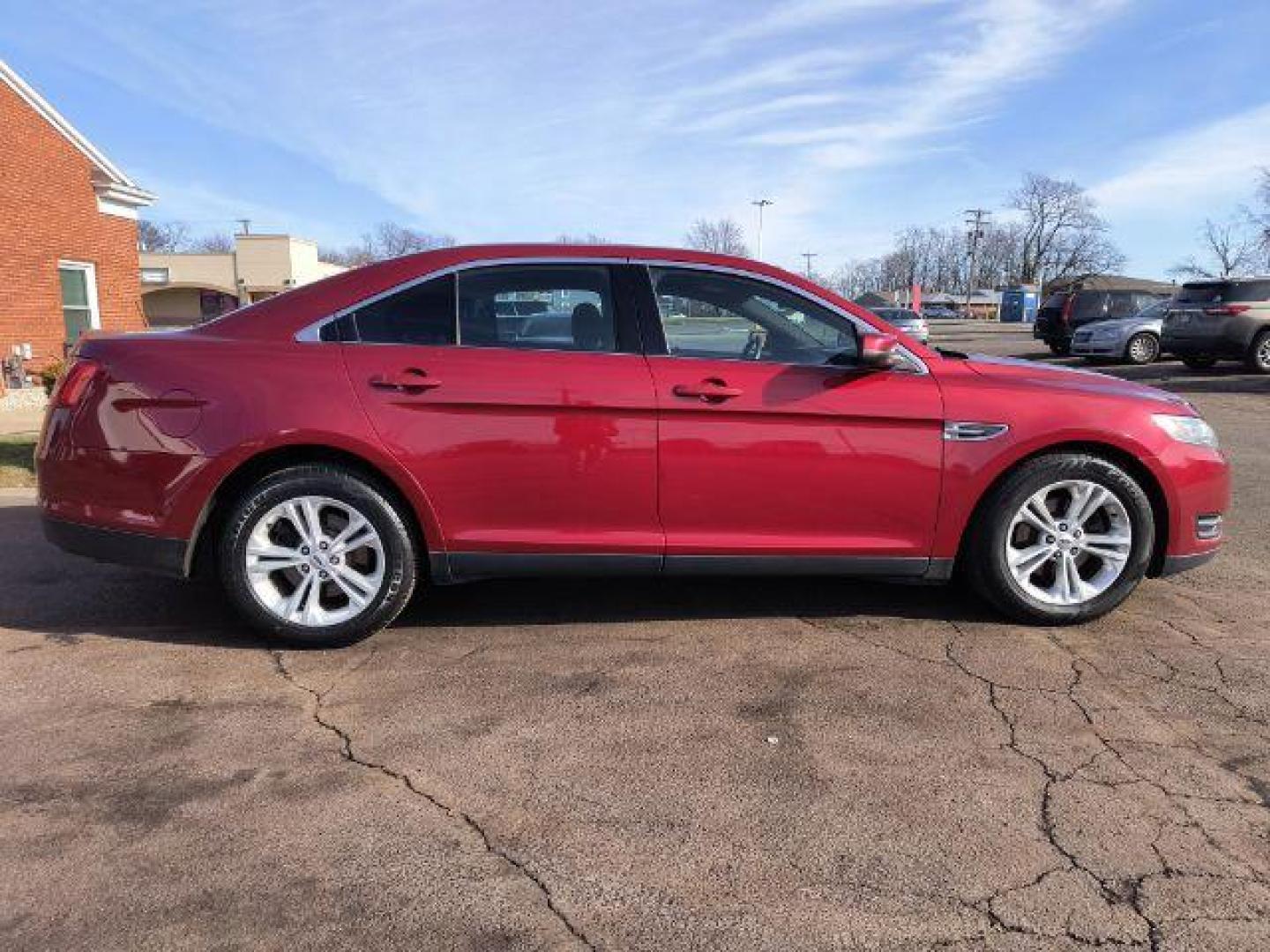 2016 Ford Taurus SEL FWD (1FAHP2E8XGG) with an 3.5L V6 DOHC 24V engine, 6-Speed Automatic transmission, located at 1865 W 2nd St., Xenia, OH, 45385, (937) 372-7777, 39.681259, -83.961945 - 2016 Ford Taurus SEL FWD - Photo#3