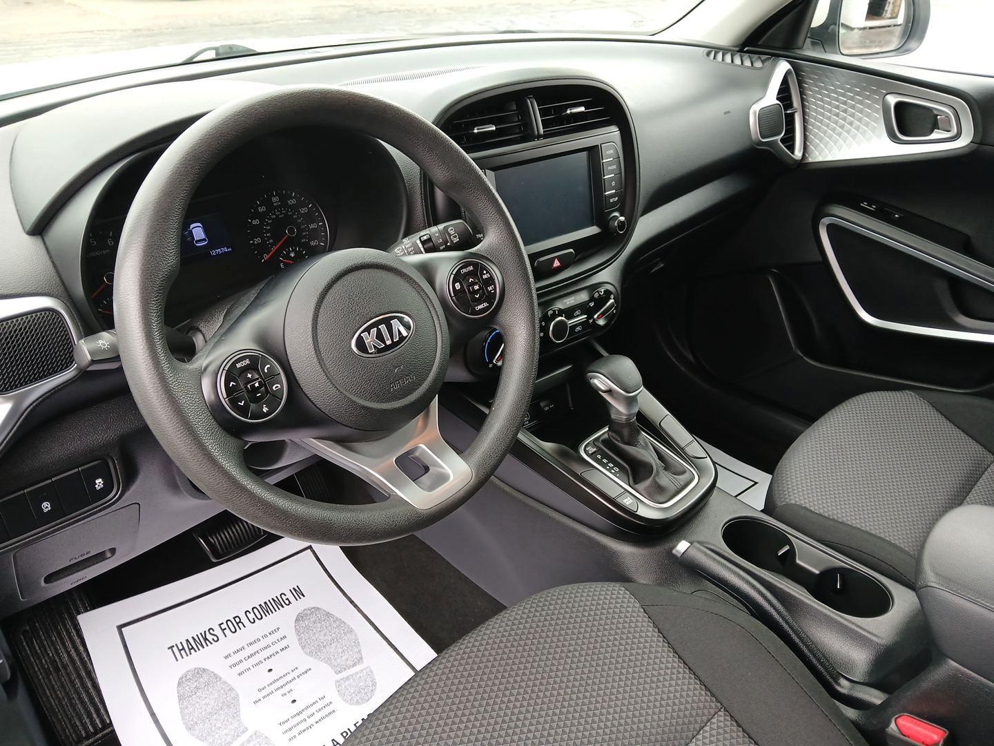 2020 Kia Soul LX CVT (KNDJ23AU1L7) with an 2.0L L4 DOHC 16V engine, Continuously Variable Transmission transmission, located at 1865 W 2nd St., Xenia, OH, 45385, (937) 372-7777, 39.681259, -83.961945 - 2020 Kia Soul LX CVT - Photo#8