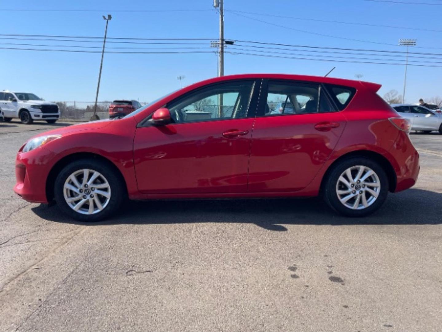 2013 Mazda MAZDA3 i Touring AT 5-Door (JM1BL1L78D1) with an 2.0L L4 DOHC 16V engine, 5-Speed Automatic transmission, located at 1865 W 2nd St., Xenia, OH, 45385, (937) 372-7777, 39.681259, -83.961945 - 2013 Mazda MAZDA3 i Touring AT 5-Door - Photo#15