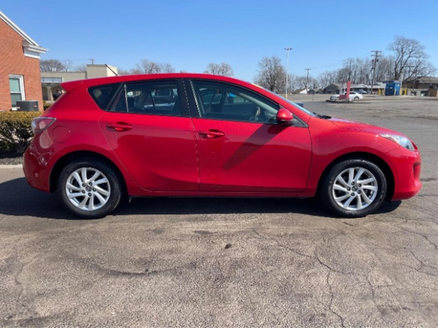 2013 Mazda MAZDA3 i Touring AT 5-Door (JM1BL1L78D1) with an 2.0L L4 DOHC 16V engine, 5-Speed Automatic transmission, located at 1865 W 2nd St., Xenia, OH, 45385, (937) 372-7777, 39.681259, -83.961945 - 2013 Mazda MAZDA3 i Touring AT 5-Door - Photo#16