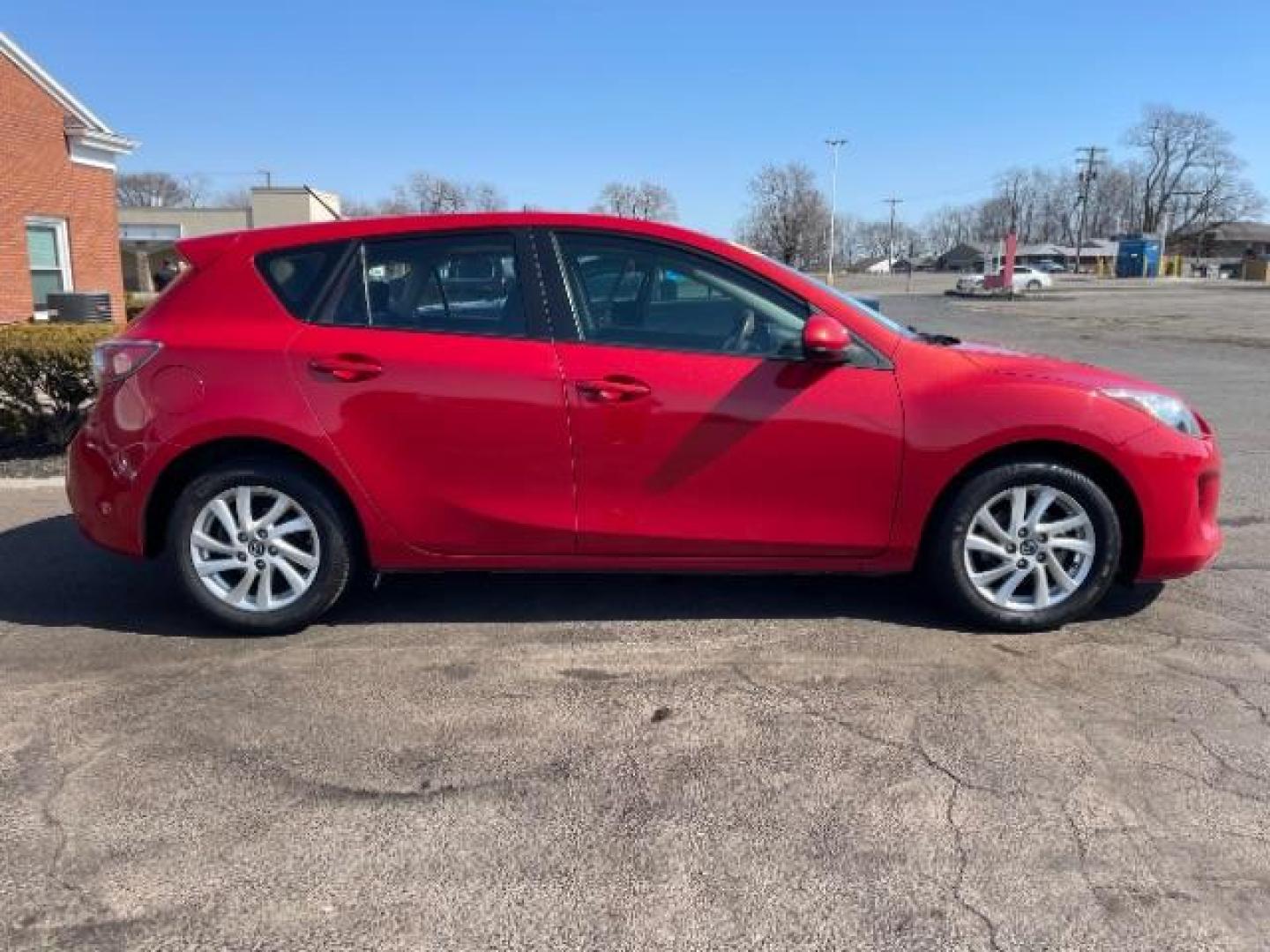 2013 Mazda MAZDA3 i Touring AT 5-Door (JM1BL1L78D1) with an 2.0L L4 DOHC 16V engine, 5-Speed Automatic transmission, located at 1865 W 2nd St., Xenia, OH, 45385, (937) 372-7777, 39.681259, -83.961945 - 2013 Mazda MAZDA3 i Touring AT 5-Door - Photo#3