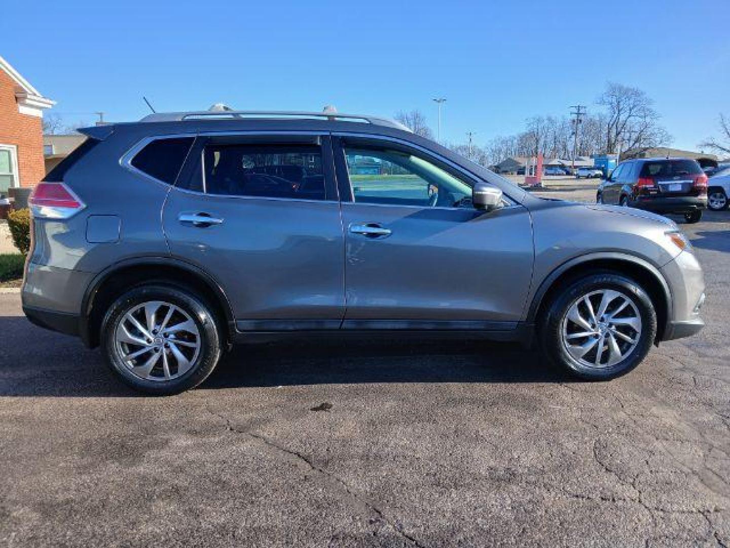 2015 Nissan Rogue SL AWD (5N1AT2MV3FC) with an 2.5L L4 DOHC 16V engine, Continuously Variable Transmission transmission, located at 1865 W 2nd St., Xenia, OH, 45385, (937) 372-7777, 39.681259, -83.961945 - 2015 Nissan Rogue SL AWD - Photo#16