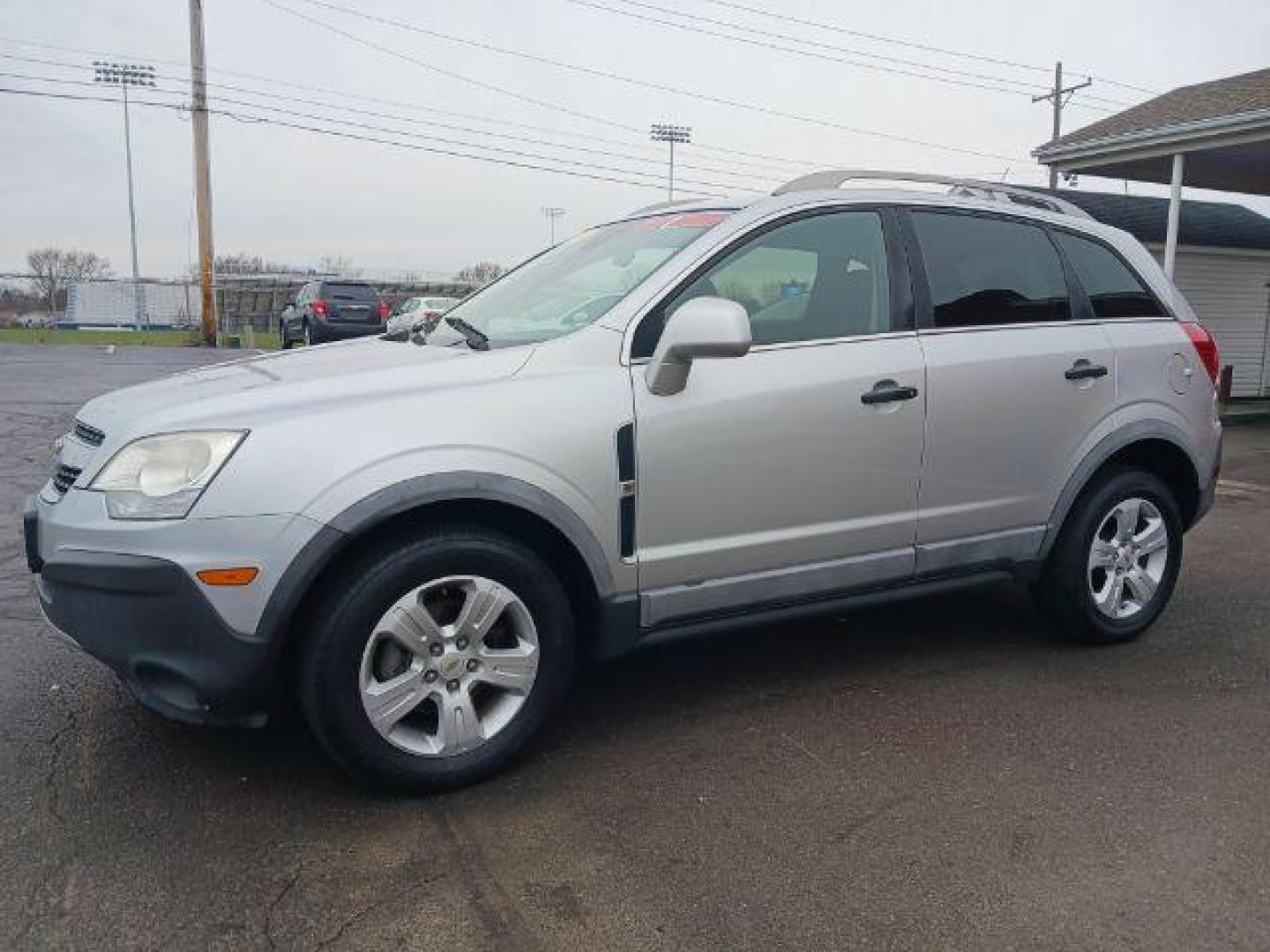 2014 Silver Chevrolet Captiva Sport 2LS FWD (3GNAL2EKXES) with an 2.4L L4 DOHC 16V FFV engine, 6-Speed Automatic transmission, located at 1865 W 2nd St., Xenia, OH, 45385, (937) 372-7777, 39.681259, -83.961945 - Photo#2