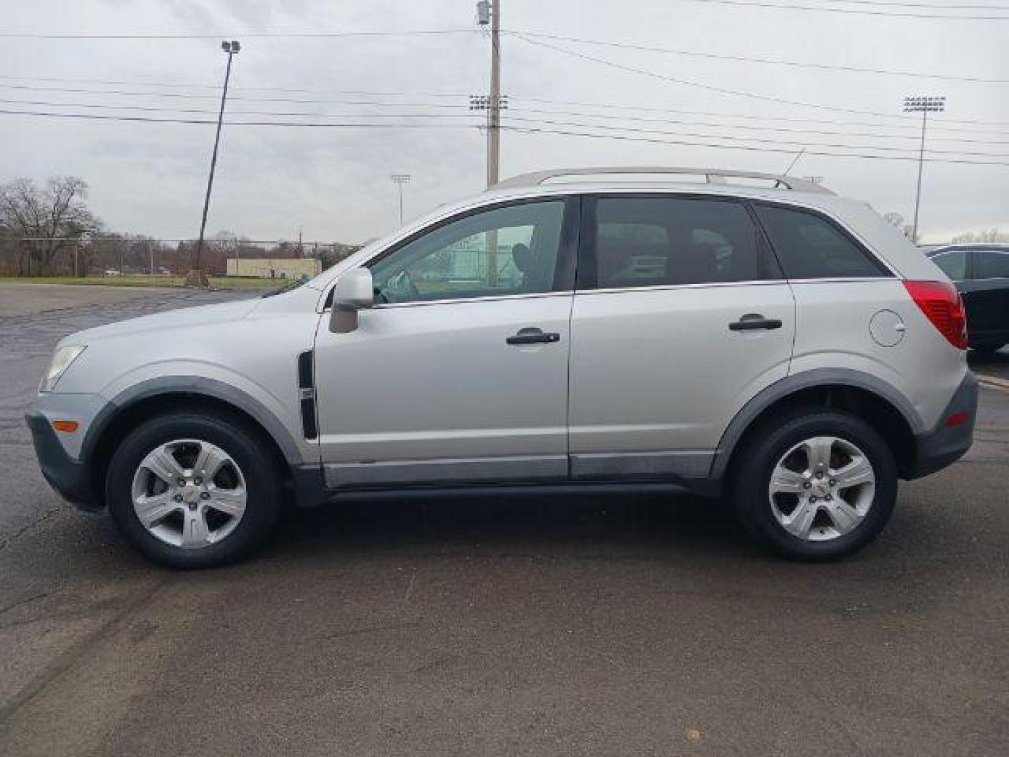 2014 Silver Chevrolet Captiva Sport 2LS FWD (3GNAL2EKXES) with an 2.4L L4 DOHC 16V FFV engine, 6-Speed Automatic transmission, located at 1865 W 2nd St., Xenia, OH, 45385, (937) 372-7777, 39.681259, -83.961945 - Photo#3