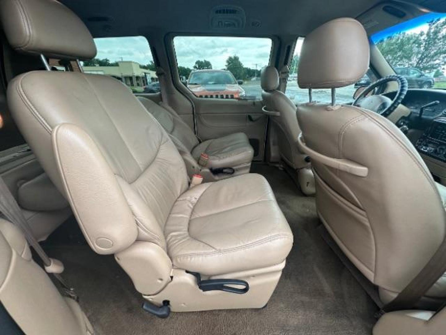 2000 Champagne Pearl Clear Coat Chrysler Town and Country LXi AWD (1C4GT54L0YB) with an 3.8L V6 OHV 12V engine, 4-Speed Automatic transmission, located at 1865 W 2nd St., Xenia, OH, 45385, (937) 372-7777, 39.681259, -83.961945 - Photo#9