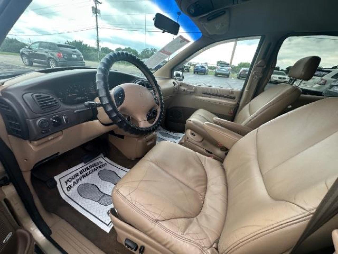 2000 Champagne Pearl Clear Coat Chrysler Town and Country LXi AWD (1C4GT54L0YB) with an 3.8L V6 OHV 12V engine, 4-Speed Automatic transmission, located at 1865 W 2nd St., Xenia, OH, 45385, (937) 372-7777, 39.681259, -83.961945 - Photo#6