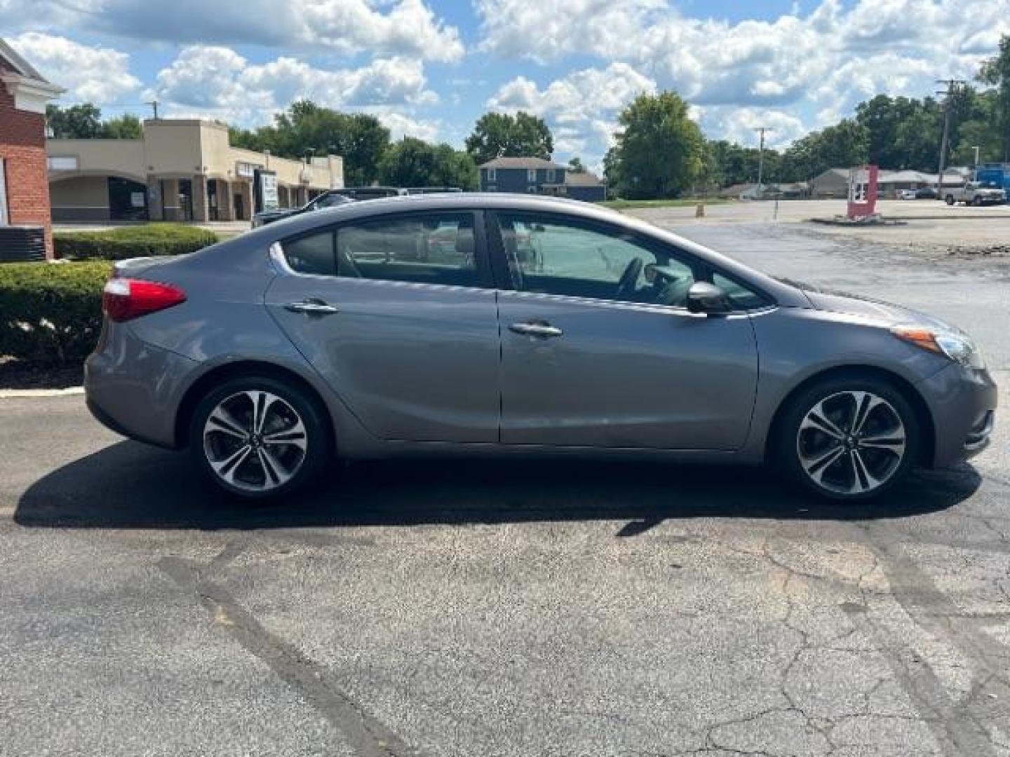 2016 Graphite Steel Kia Forte EX (KNAFX4A83G5) with an 2.0L L4 DOHC 16V engine, 6-Speed Automatic transmission, located at 1865 W 2nd St., Xenia, OH, 45385, (937) 372-7777, 39.681259, -83.961945 - Photo#4