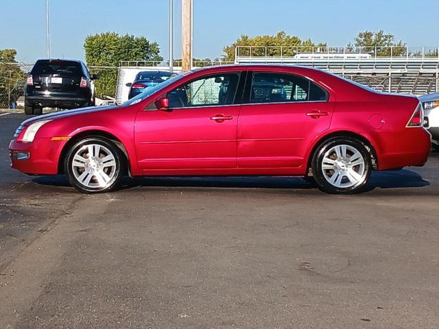 2006 Merlot Metallic Ford Fusion V6 SEL (3FAFP08196R) with an 3.0L V6 DOHC 24V engine, 6-Speed Automatic transmission, located at 1865 W 2nd St., Xenia, OH, 45385, (937) 372-7777, 39.681259, -83.961945 - Photo#3