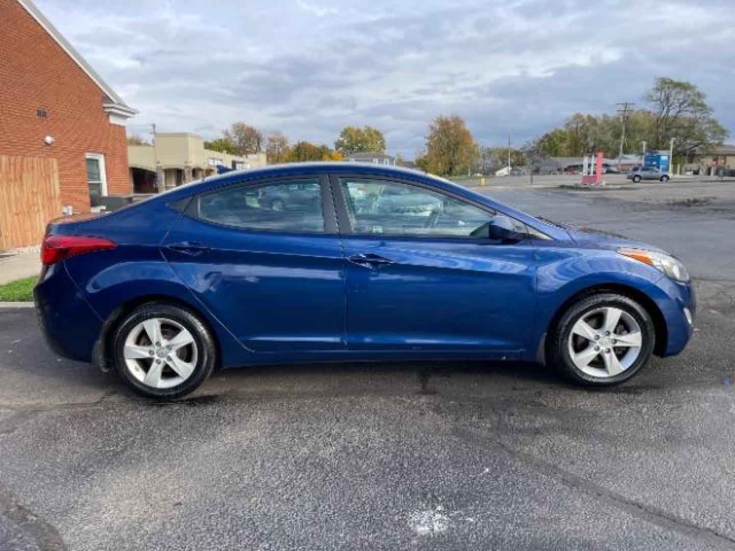 2013 Atlantic Blue Pearl Metallic Hyundai Elantra GLS A/T (KMHDH4AE0DU) with an 1.8L L4 DOHC 16V engine, 6-Speed Automatic transmission, located at 1865 W 2nd St., Xenia, OH, 45385, (937) 372-7777, 39.681259, -83.961945 - Photo#5