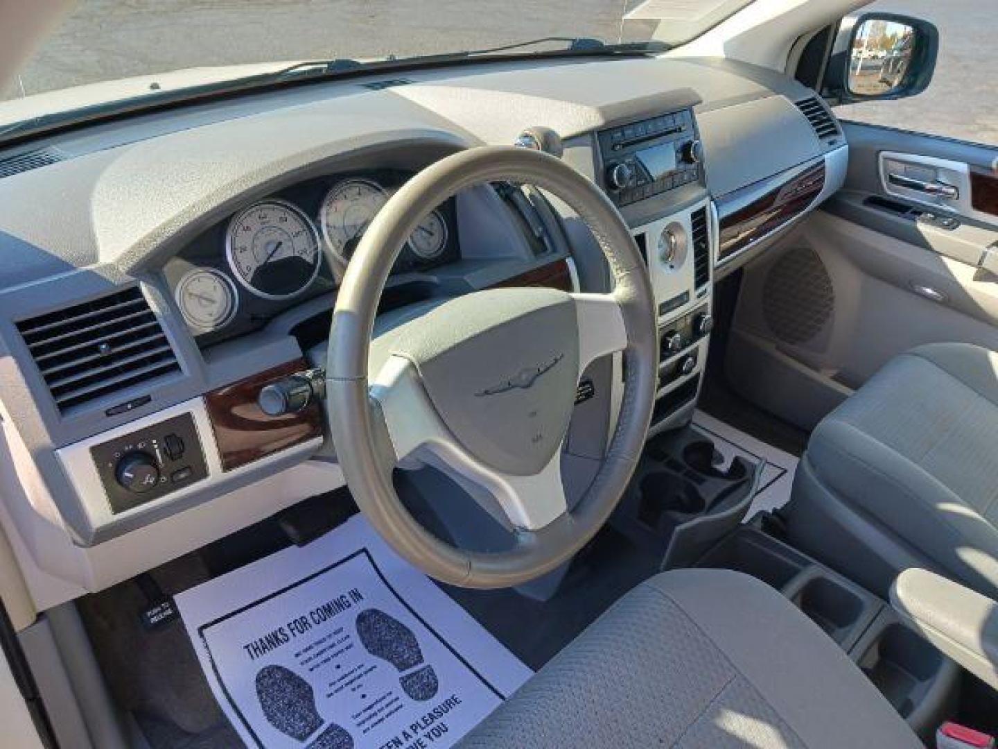 2010 White Gold Pearl Chrysler Town and Country Touring (2A4RR5D11AR) with an 3.8L V6 OHV 12V engine, 6-Speed Automatic transmission, located at 1865 W 2nd St., Xenia, OH, 45385, (937) 372-7777, 39.681259, -83.961945 - Photo#6